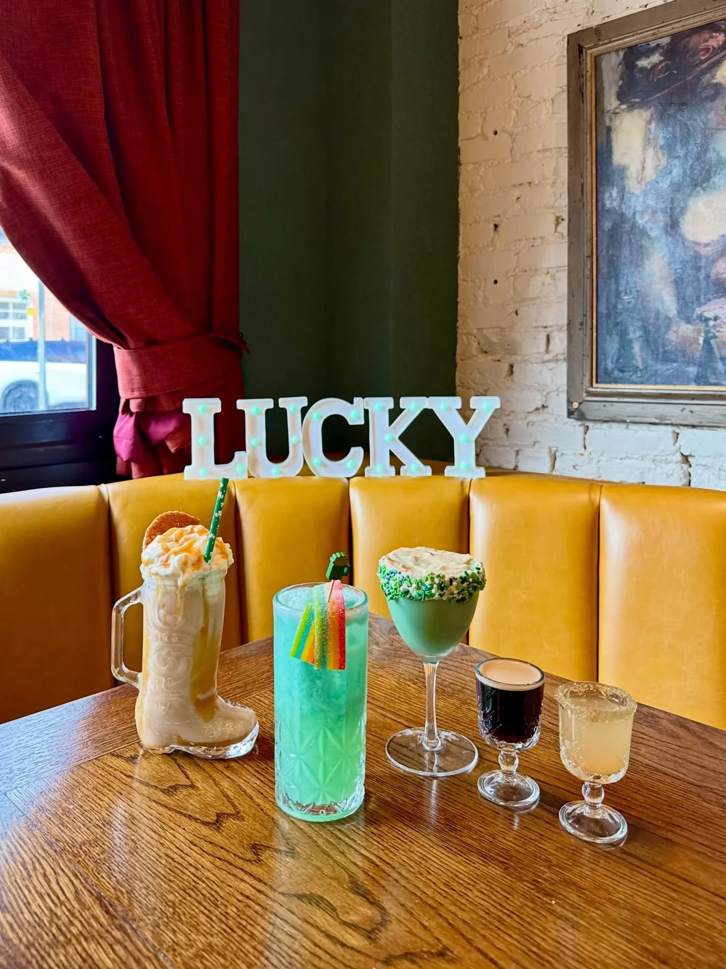 They say there&rsquo;s a pot of gold at the bottom of every glass🌈🍀 Which March Cocktail are you diving into first?

☕️ FROZEN IRISH COFFEE
🍀 LUCKY ME TINI
💋 LEPRECHAUN&rsquo;S KISS
💛 POT O&rsquo; GOLD (Shot)

#astoria #astoriaqueens #astoriastp