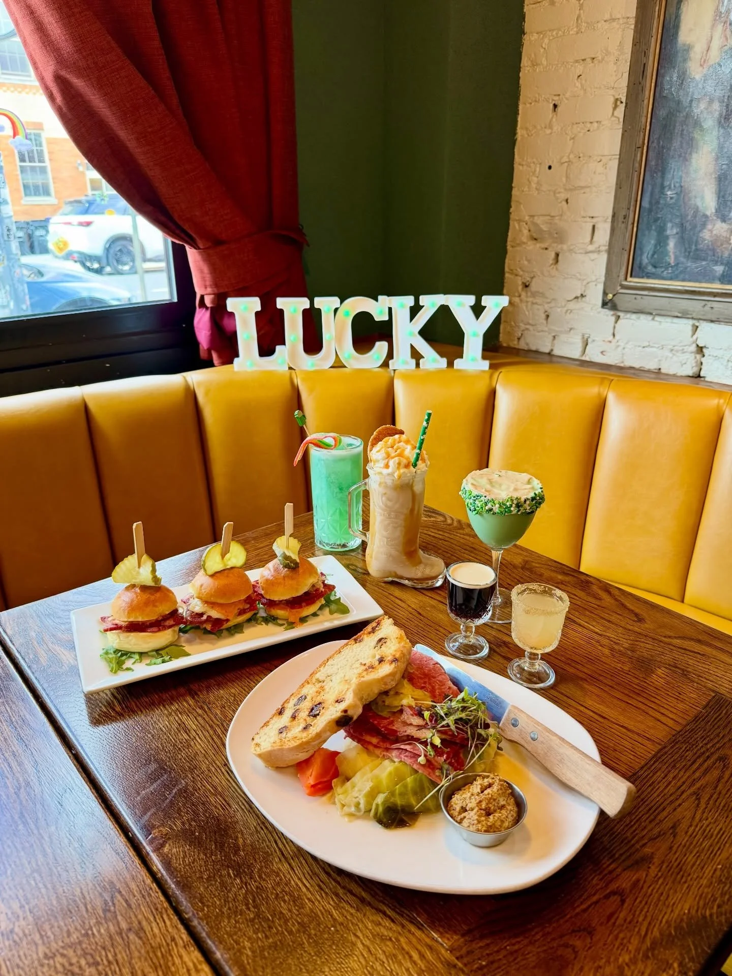 Sl&agrave;inte! 🍻 Make sure Lily&rsquo;s isn&rsquo;t at the top of your St. Patrick&rsquo;s Day list because we have a spread that&rsquo;ll have you feeling lucky all year🍀  Join us all day and night for your favorite Irish dishes, specialty cockta