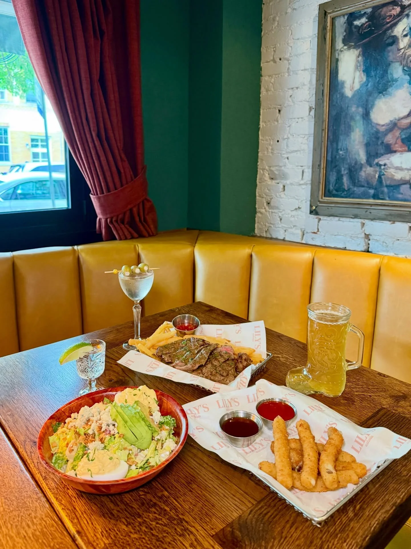 This 👆and March Madness Finals on our TVs. Oh, and Happy Hour all day &amp; night (duh) 📺🏀🍔🍻

#astoriaeats #astoriaqueens #itsinqueens #astorialive