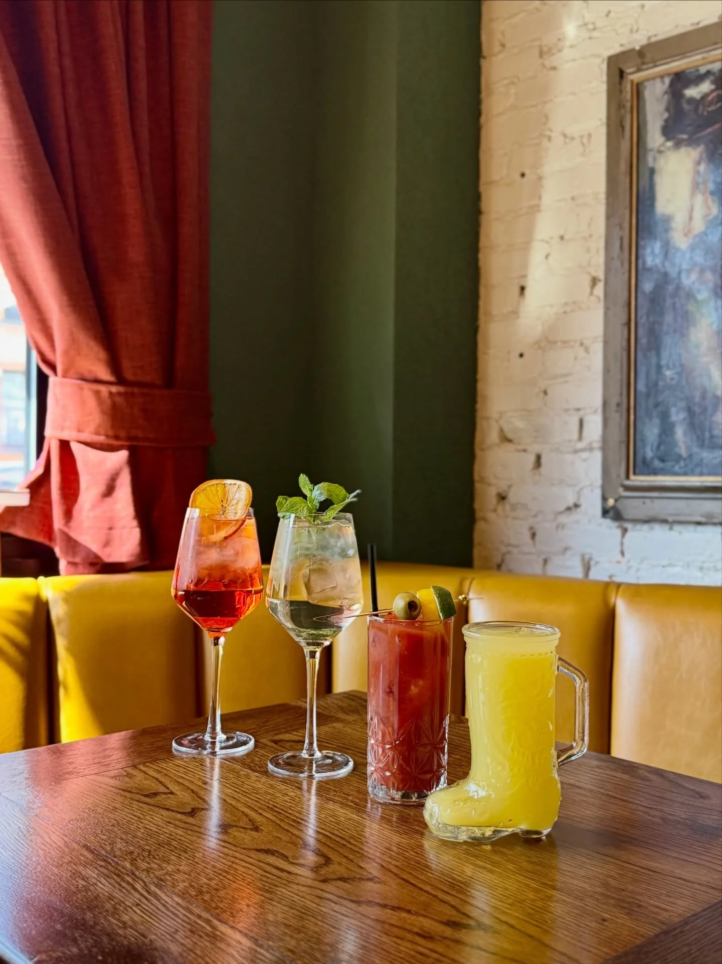 Our boots are made for drinkin&rsquo;🍾 
Sunny weekend ahead. Perfect for our $25 Bottomless Brunch. Choose from: Hugo Spritz, Appy Spritz, Bloodies, and our oh-so-cute Mimosa booties👢

Plus, we&rsquo;ve got👇

🍾 Bottomless Brunch 
🎛️ DJs All Week