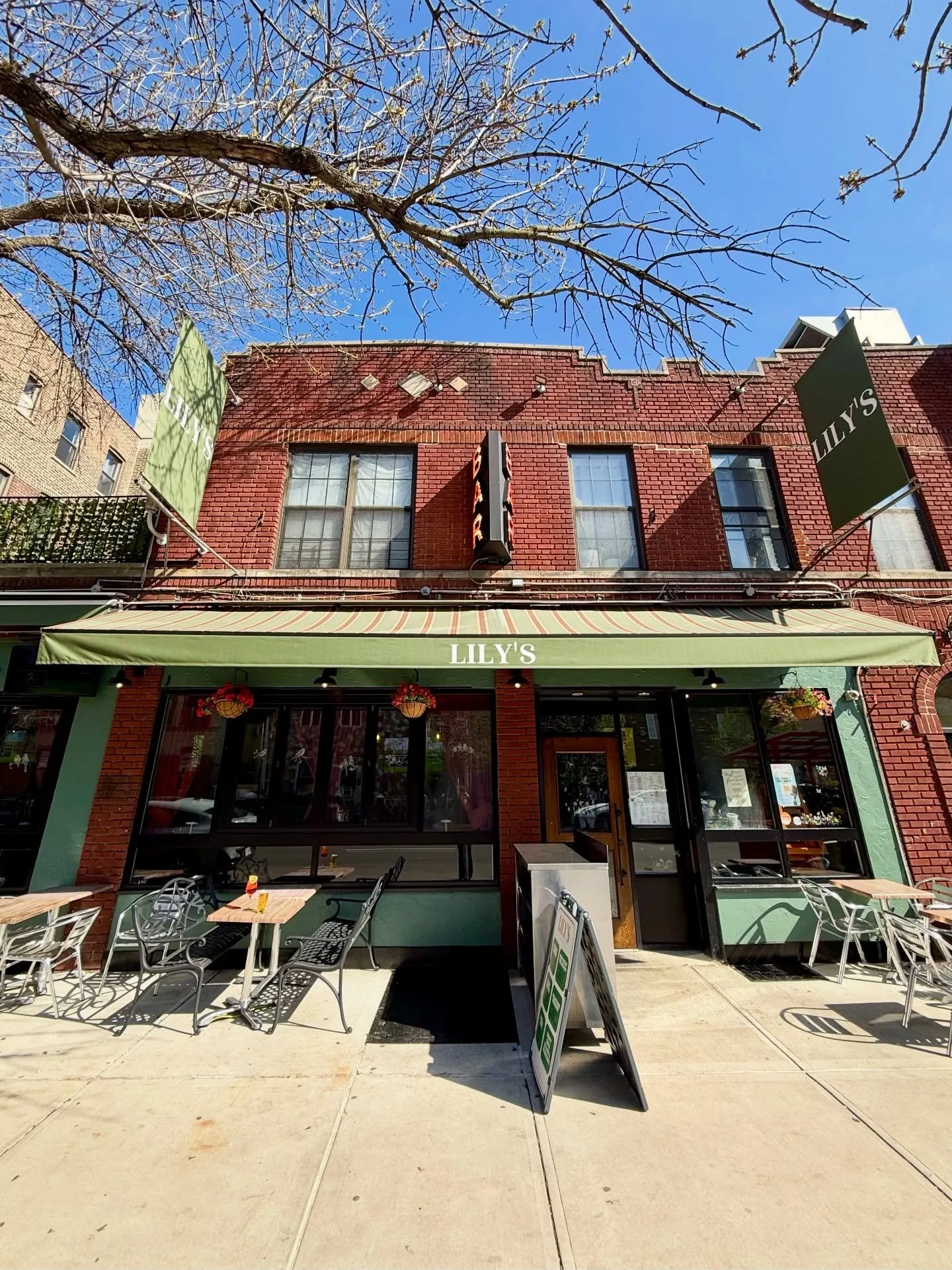 Some days, people look hotter in the daylight. Today is that day☀️
You know exactly where to find us on this glorious 80&deg; Cinco de Mayo (On our patio. Duh.) 🇲🇽🍋&zwj;🟩🍹
Open at 3PM.

#astoria #astoriaqueens #astorianyc #itsinqueens #astoriaou