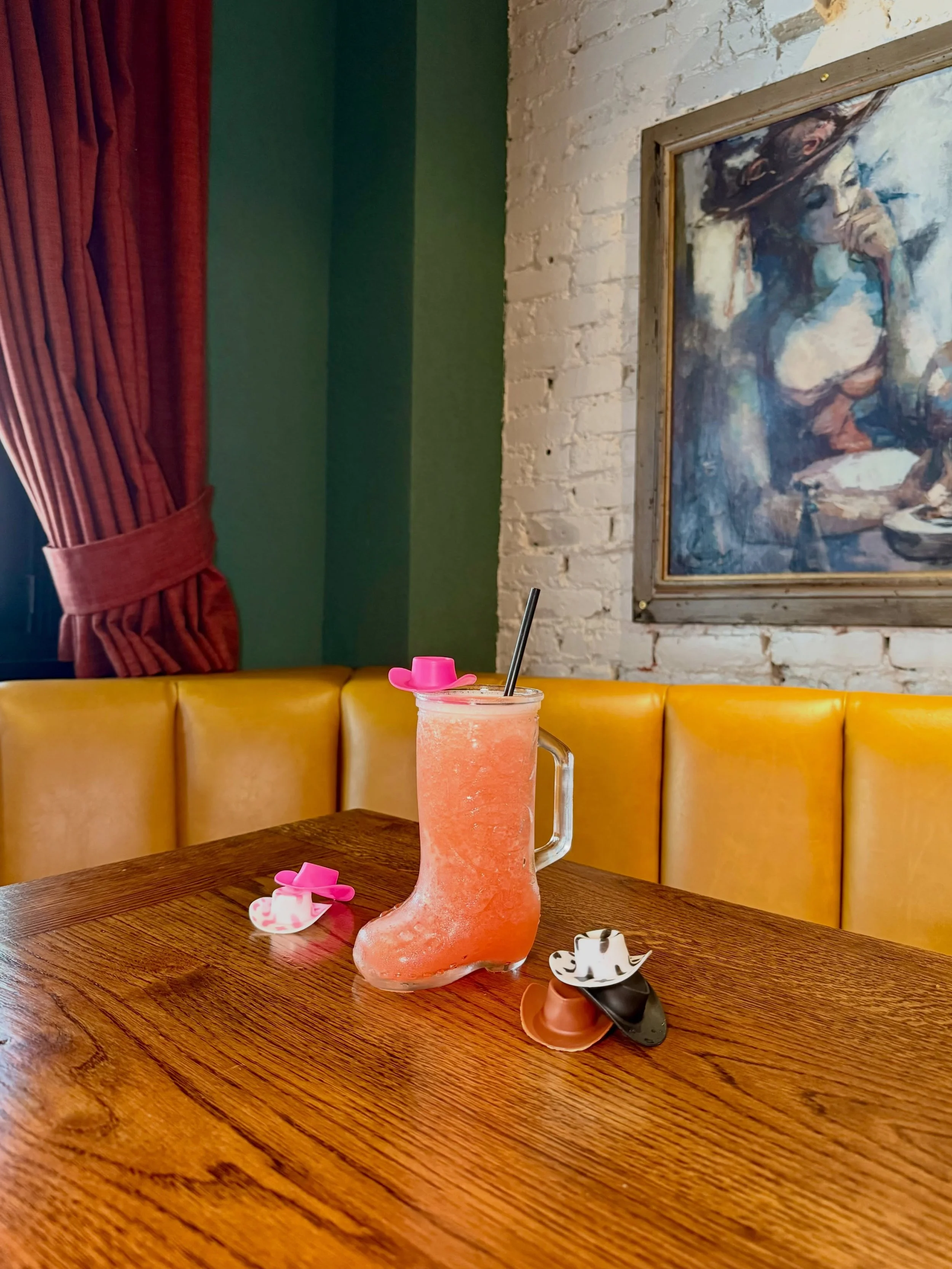 Looked at the weather lately?☀️ Well, go on- Grab a Frozen Boot, a seat outdoors, and bask in the sun with us this weekend😎 
Ask your server about today&rsquo;s Frozen flavors🧊🍧

#astoria #astoriaqueens #itsinqueens #astoriaoutdoors