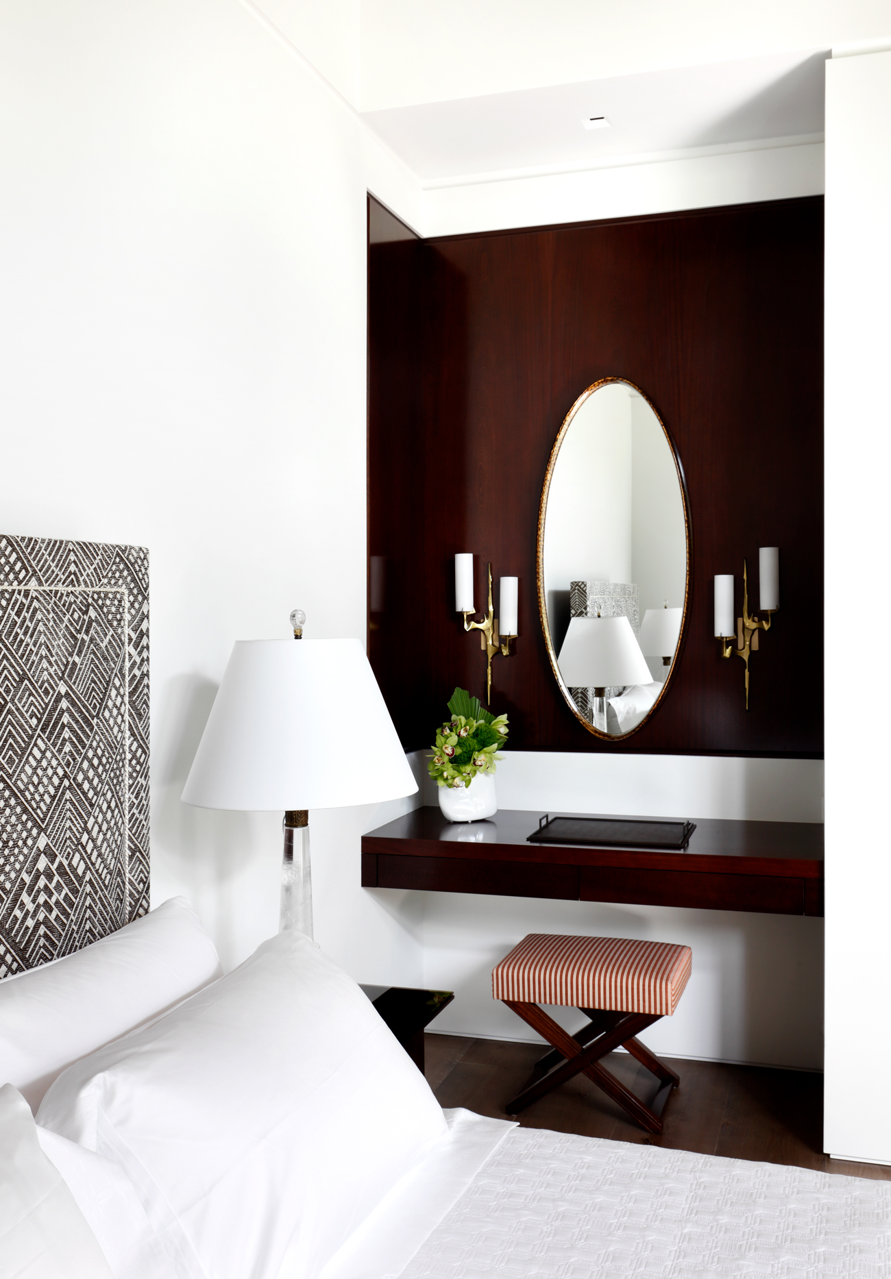 Studio-C-Modern-Bungalow-bedroom-4.jpg