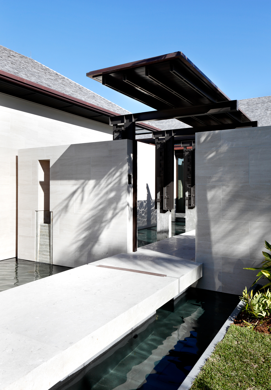 Studio-C-Modern-Bungalow-Entry-2.jpg
