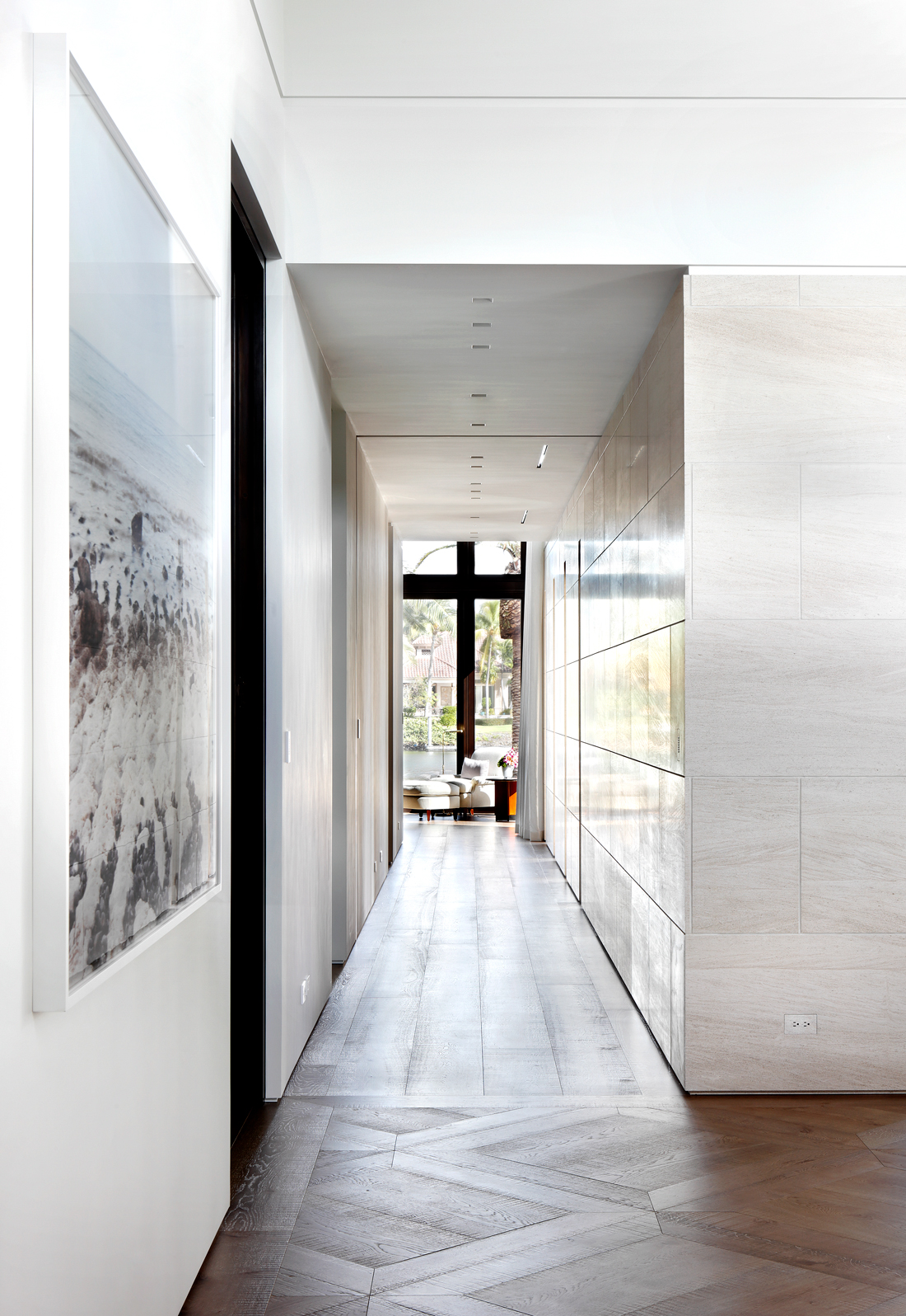 Studio-C-Modern-Bungalow-hallway.jpg