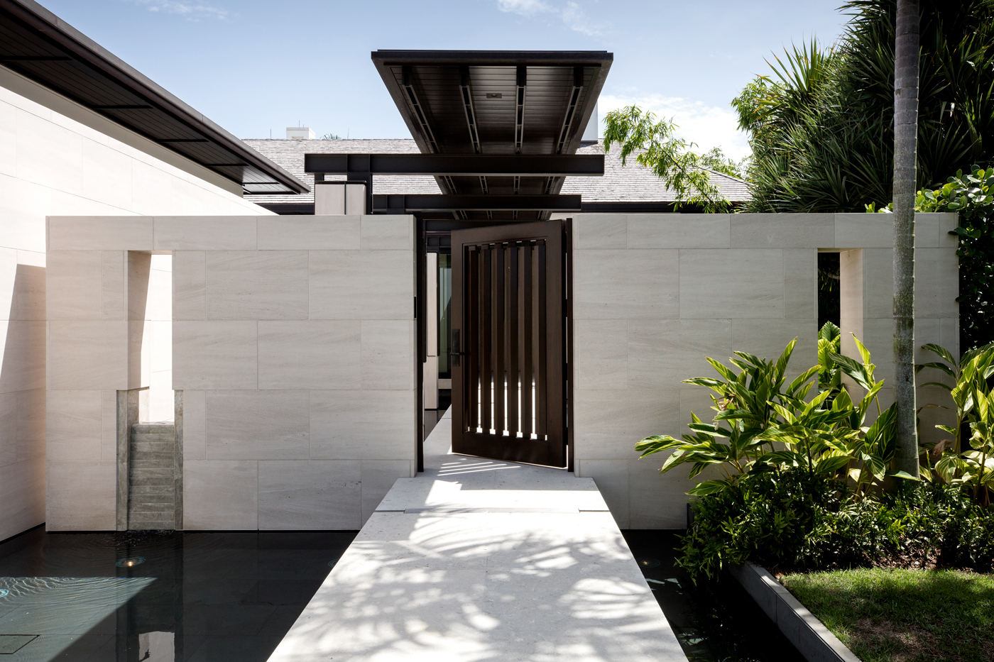 Studio-C-Modern-Bungalow-Entry-6.jpg