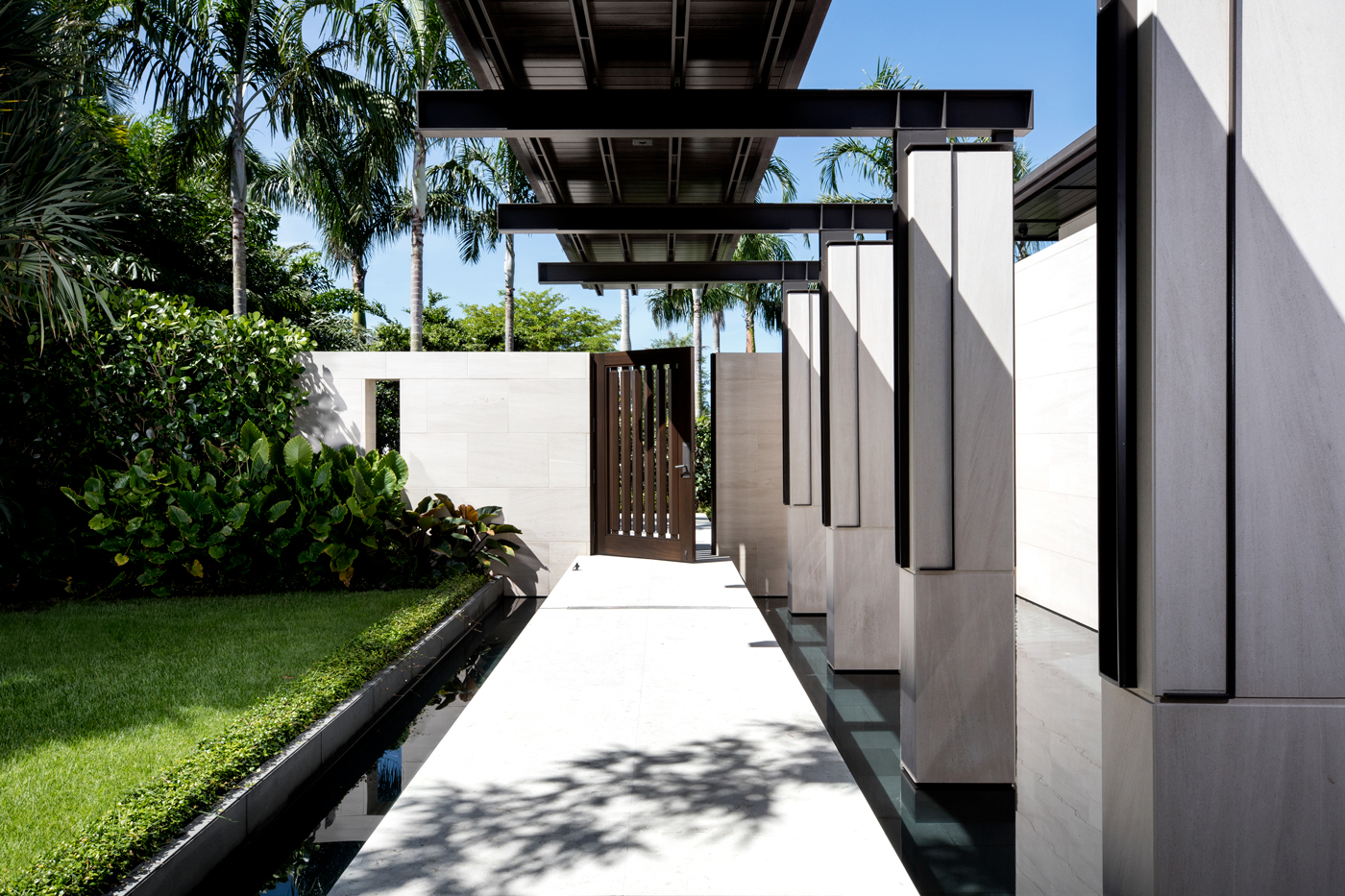 Studio-C-Modern-Bungalow-Entry-5.jpg