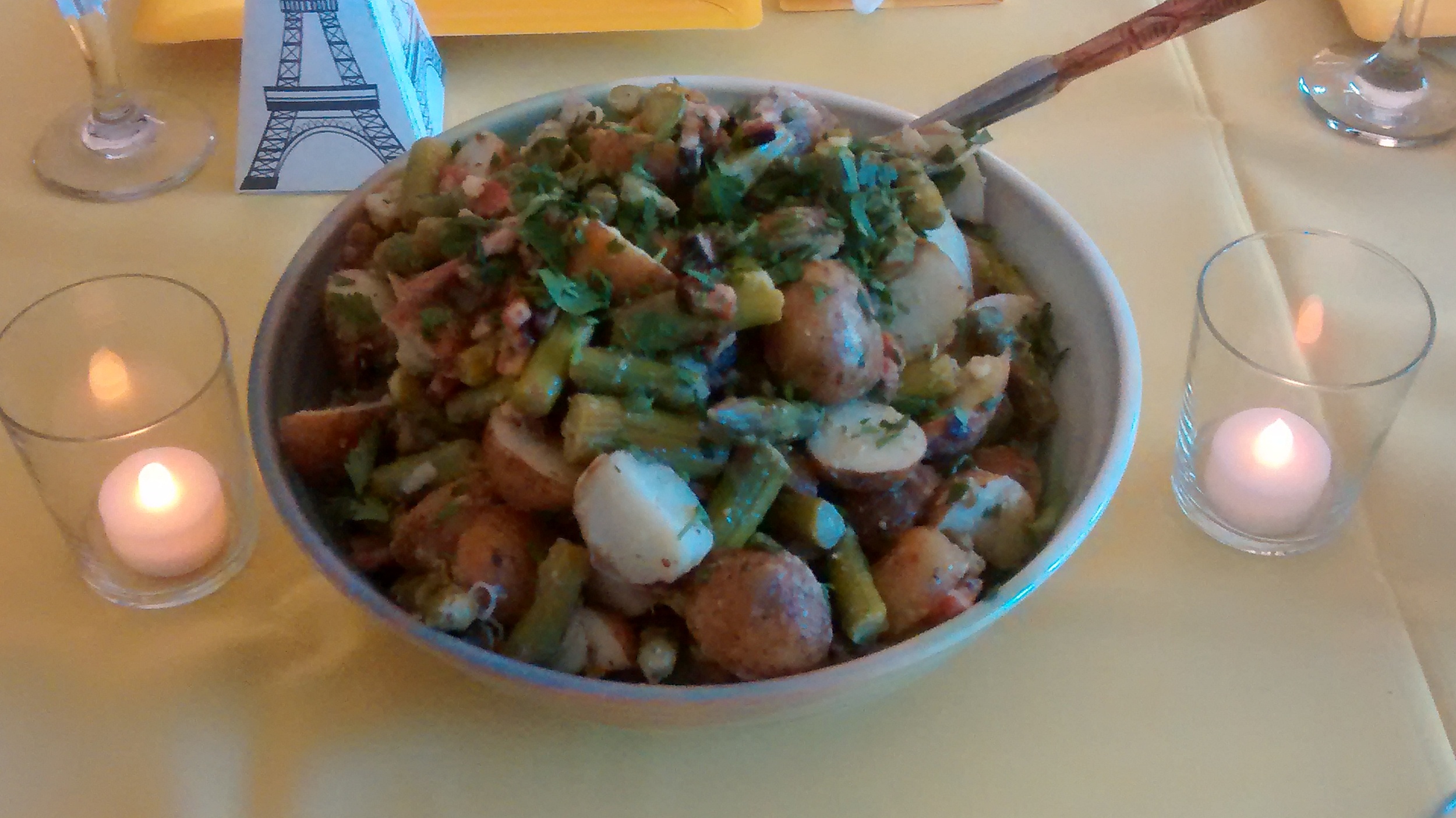Salade de pomme de terre, asperges et estragon.