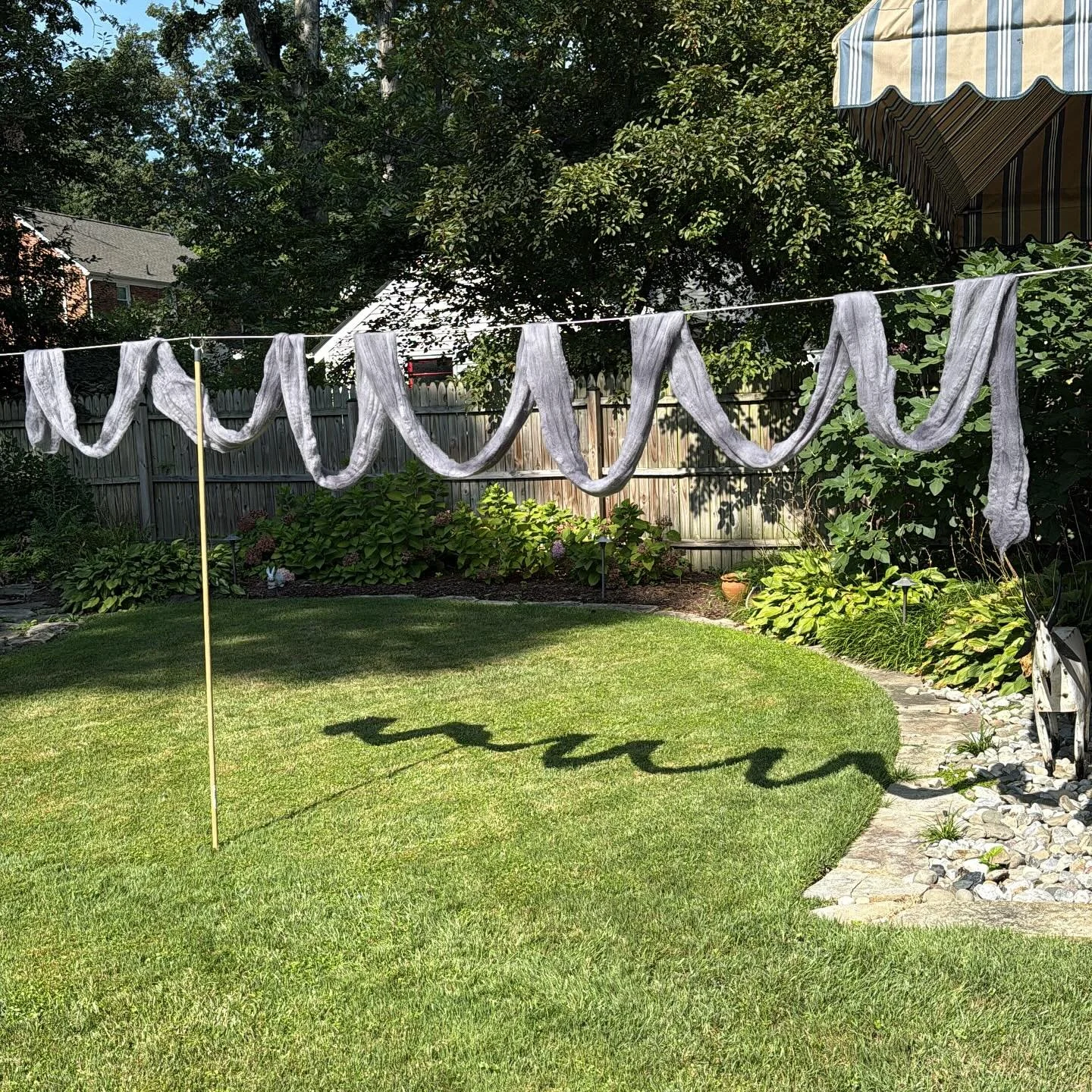 Finally, having a nice day with low humidity. Perfect for drying some hand dyed roving. 277 grams of merino. #handspinning @artclothnetwork @hyattsvillefiberartsguild