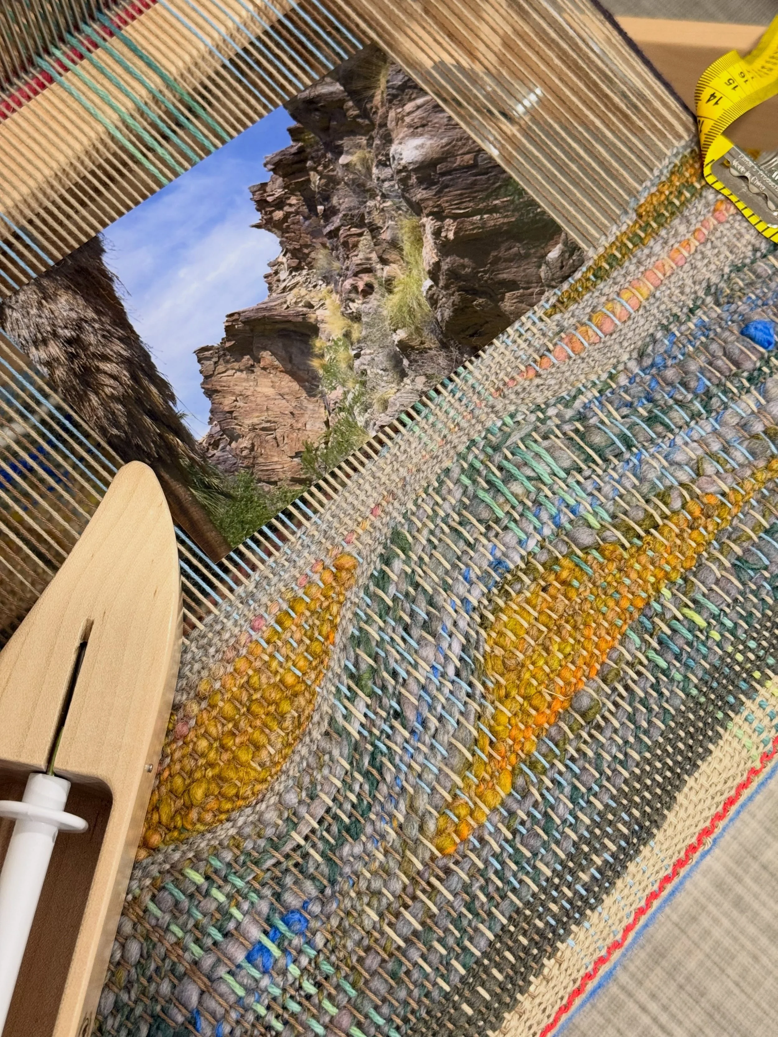 Starting on the second of two pieces inspired by Indian Canyons near Palm Springs. The chunky art yarn was spun on my Majacraft Aura from @whisperingpinesshetlandsheep #handwoven #handspunyarn #artyarn #majacraft