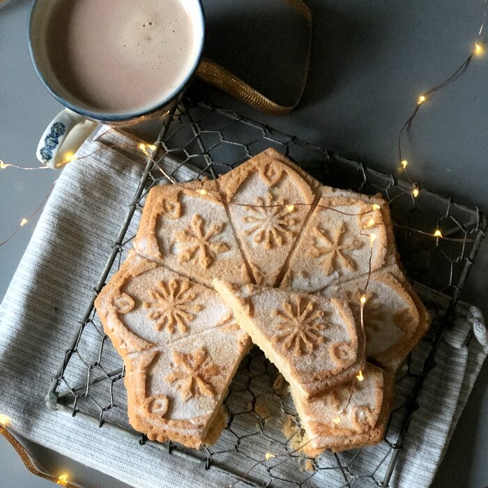 Nordic Ware Sweet Snowflake Shortbread or Cake Pan - Christmas