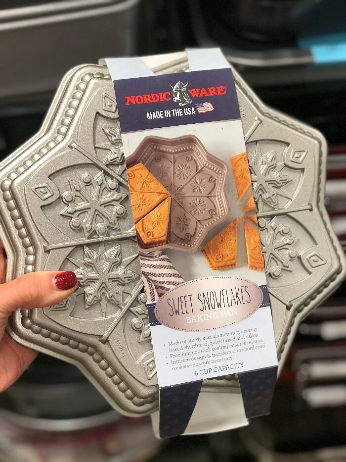 Nordic ware snowflake shortbread pan sales