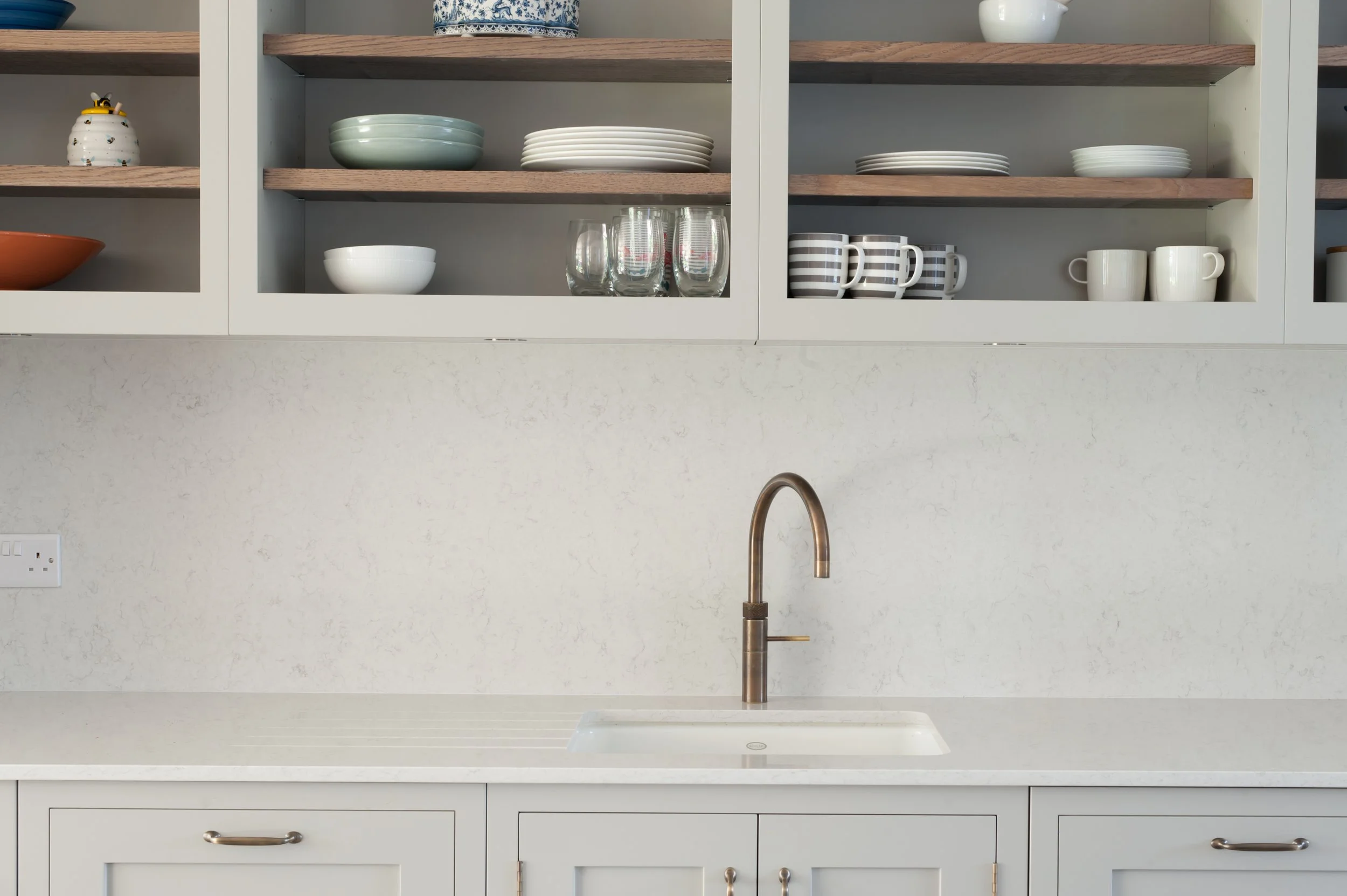 We really love open-shelving. But, that tap 💛