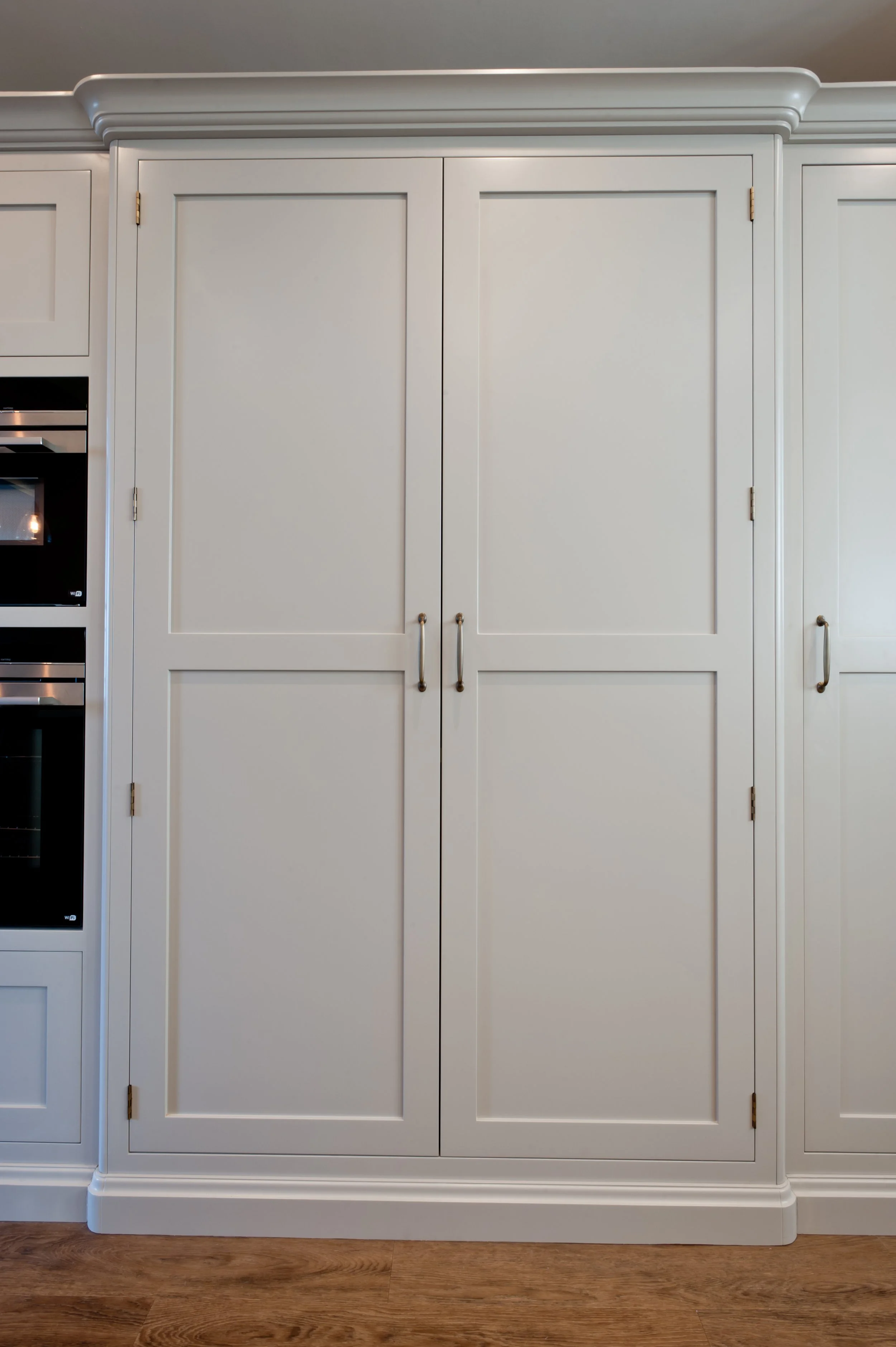 The Shaker-simplicity, on the outside.