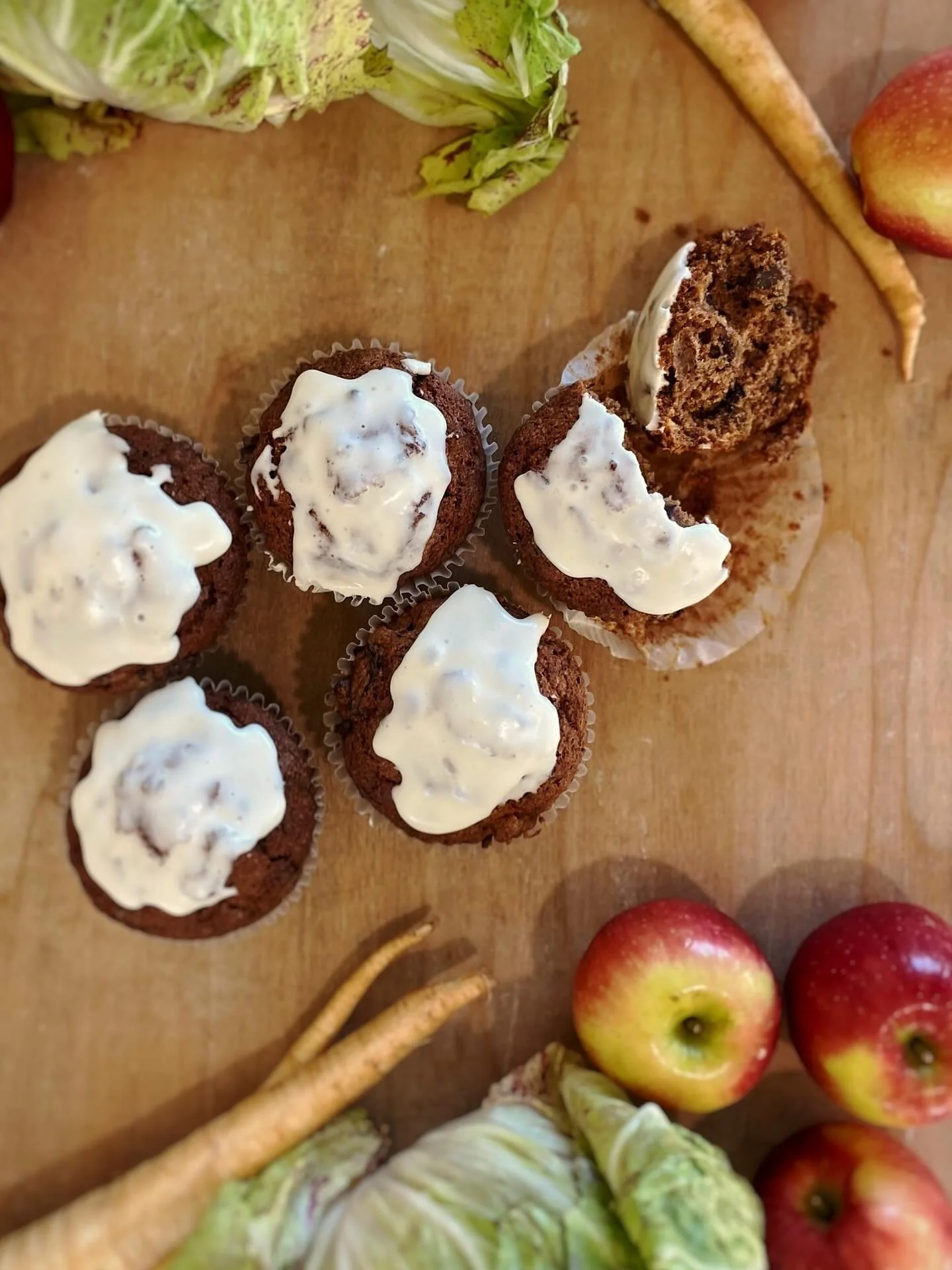 The new radicchio cupcake @ethosbakerycafe is out on the shelf in Richland! We brought some back to the farm today for taste test—move over pumpkin spice, this is radicchio nice.
Spiced radicchio, parsnip, apple, pecans and brown butter; carda