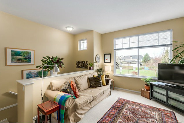 6888 Robson Dr Square Footage: 1,253ft² Bedrooms: 3 Bathrooms: 2.5 Price/month: $2,100/month