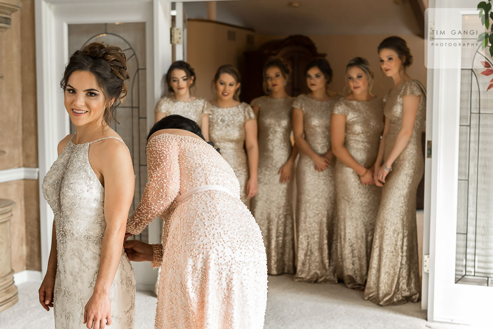  A very sweet moment of Kailey’s bridesmaids admiring her final details. 