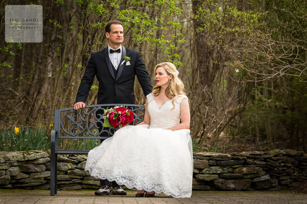 Serious bride and groom poses can look so classy!