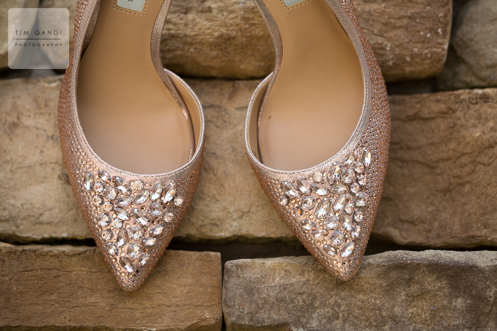  We love how Sherri's sparkly heels are juxtaposed against the stone wall. 