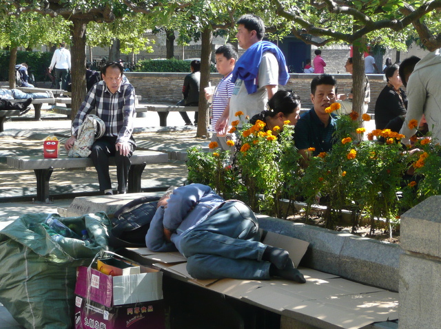 Very few homeless persons, but you can see them occasionally, bu hui jia.