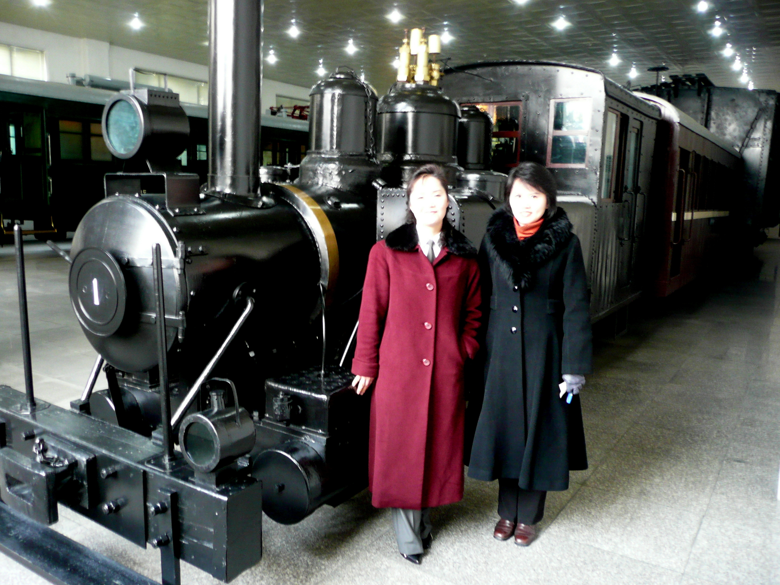 Narrow guage engine with guides