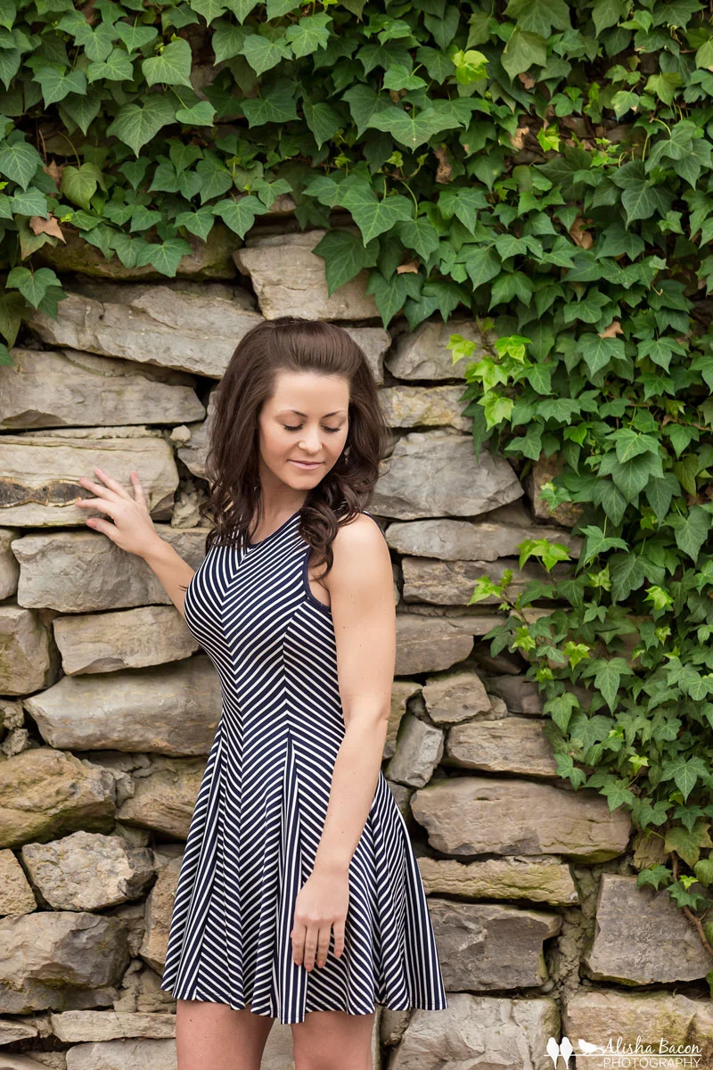 knoxville-senior-portraits-ivy-wall.jpg