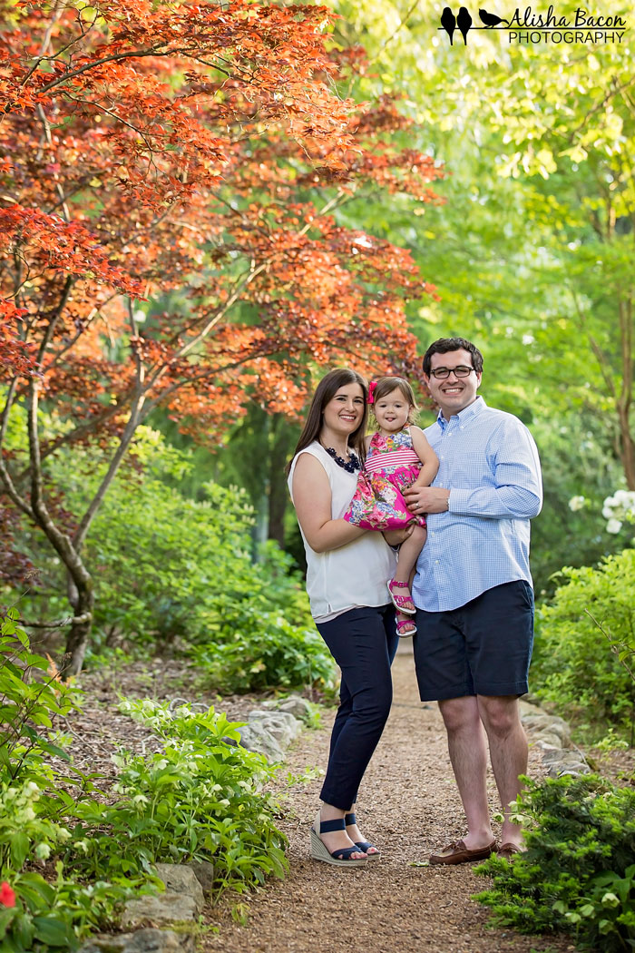 knoxville-family-photo-standing-in-garden.jpg