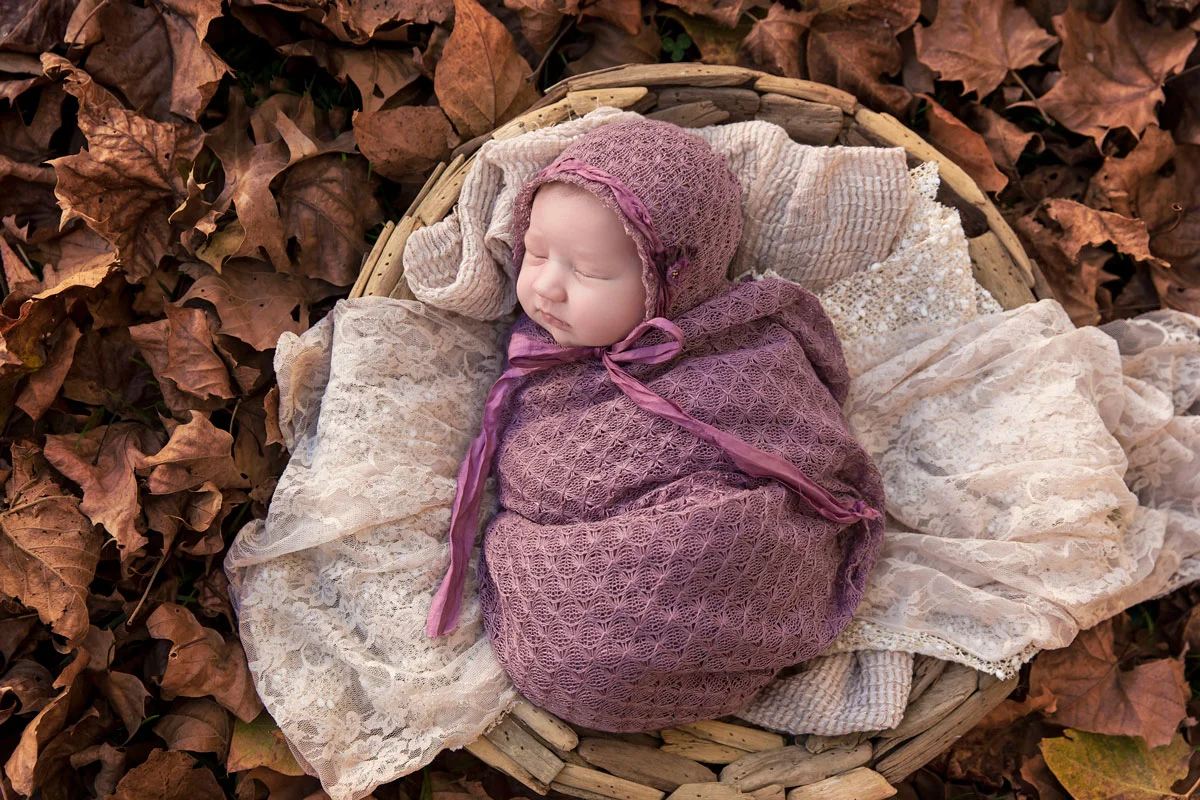 autumn-outdoor0newborn-picture-knoxville.jpg