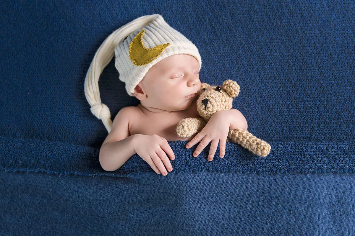 boy-cuddling-with-teddy-bear-knoxville-photographer.jpg