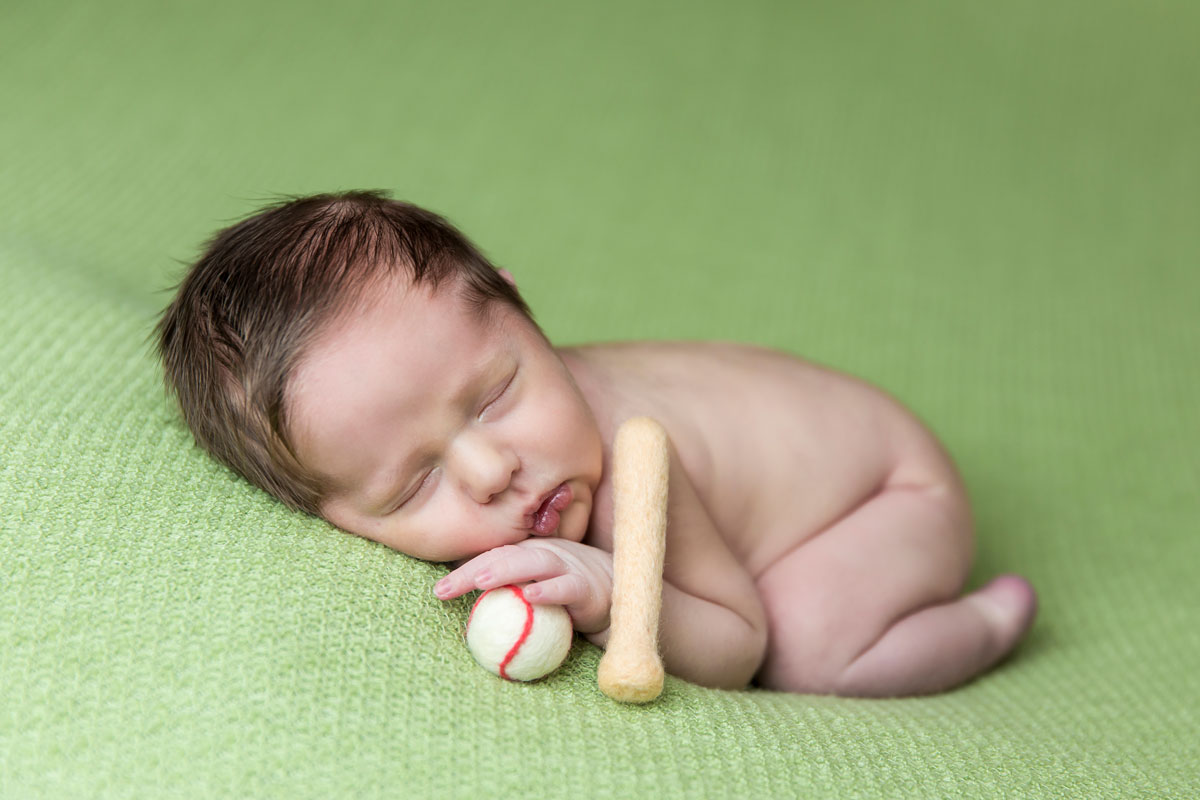knoxville-newborn-photographer-baseball-prop.jpg