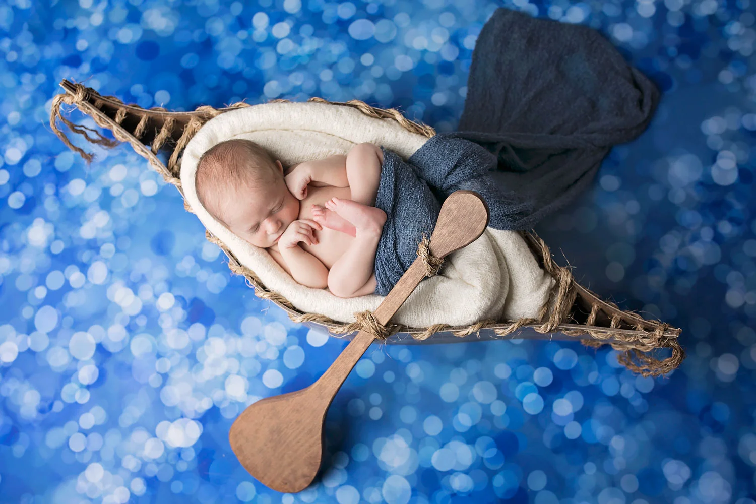knoxville-photographer-newborn-photography-canoe-boat-water.jpg