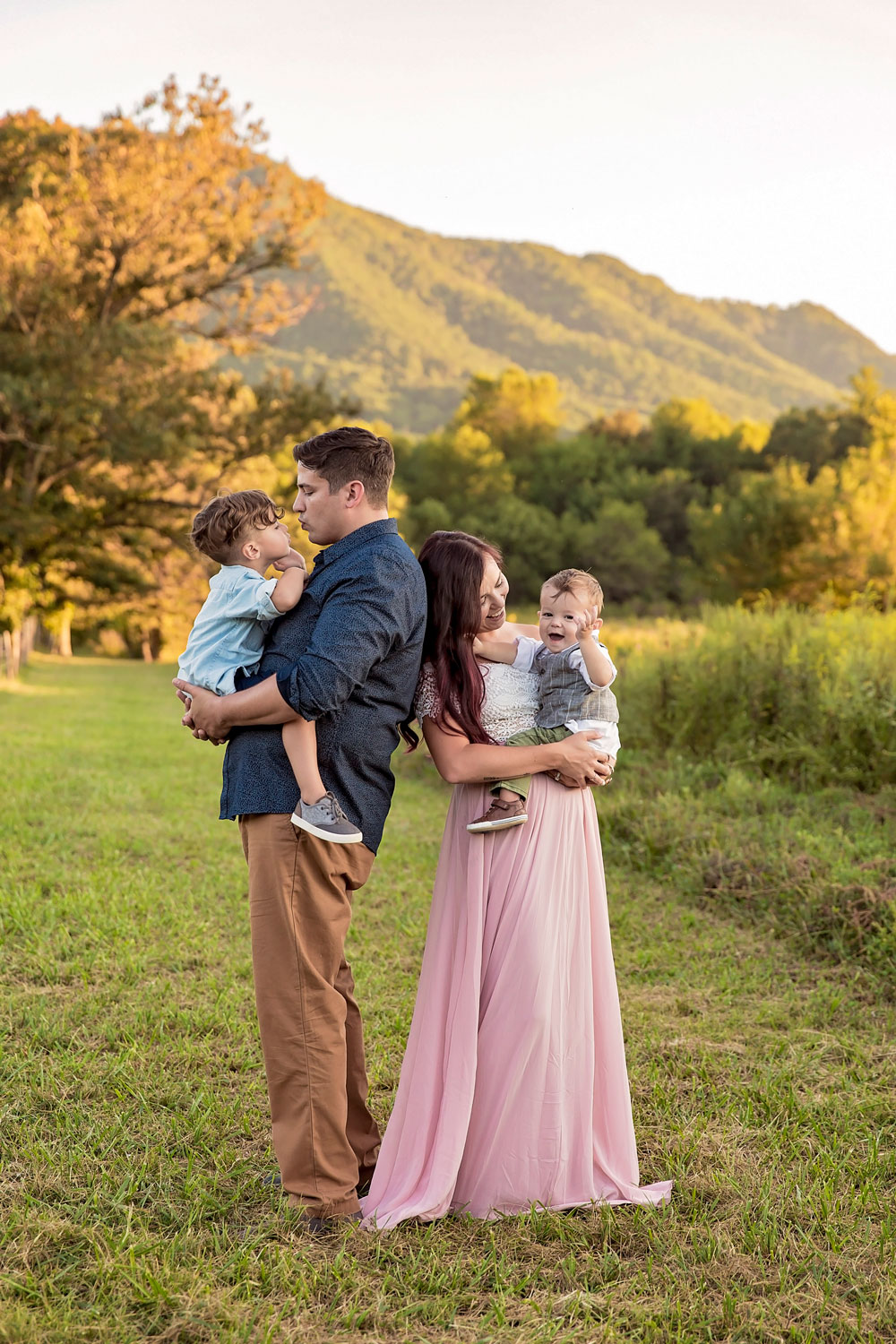 knoxville-family-photographer-candid-picture-smoky-mountains.jpg