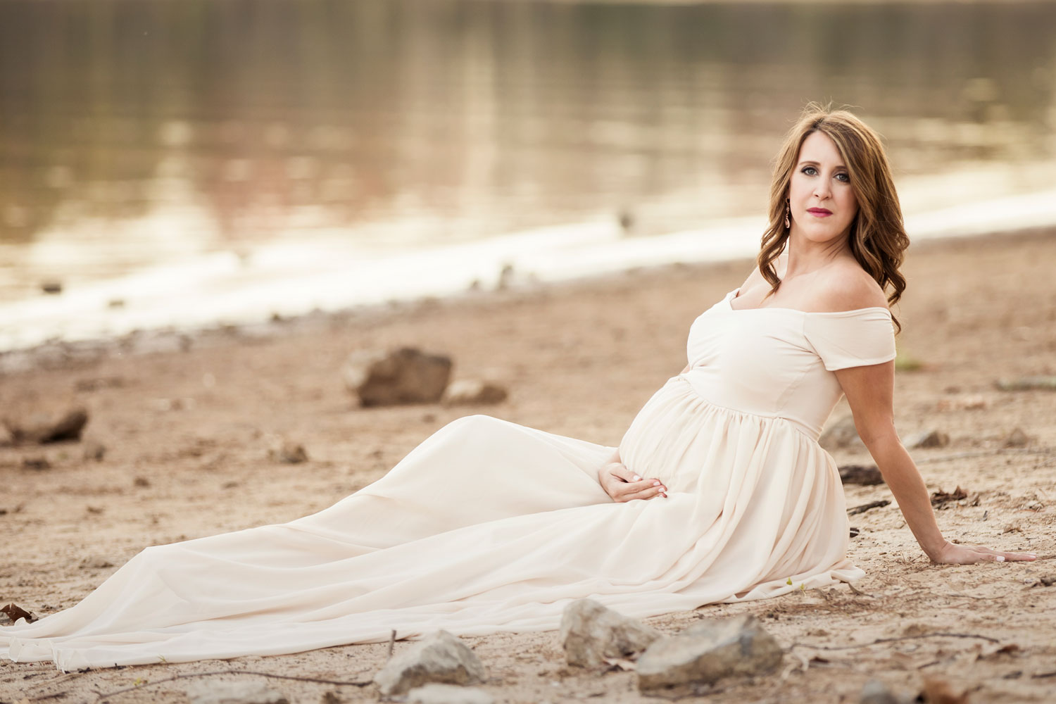 Knoxville maternity picture on the beach at the Cove.