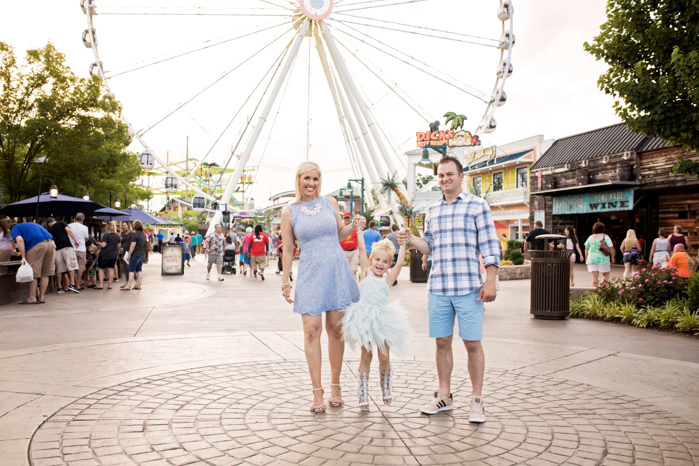 pigeon-forge-photographer-family-pictures-the-island.jpg