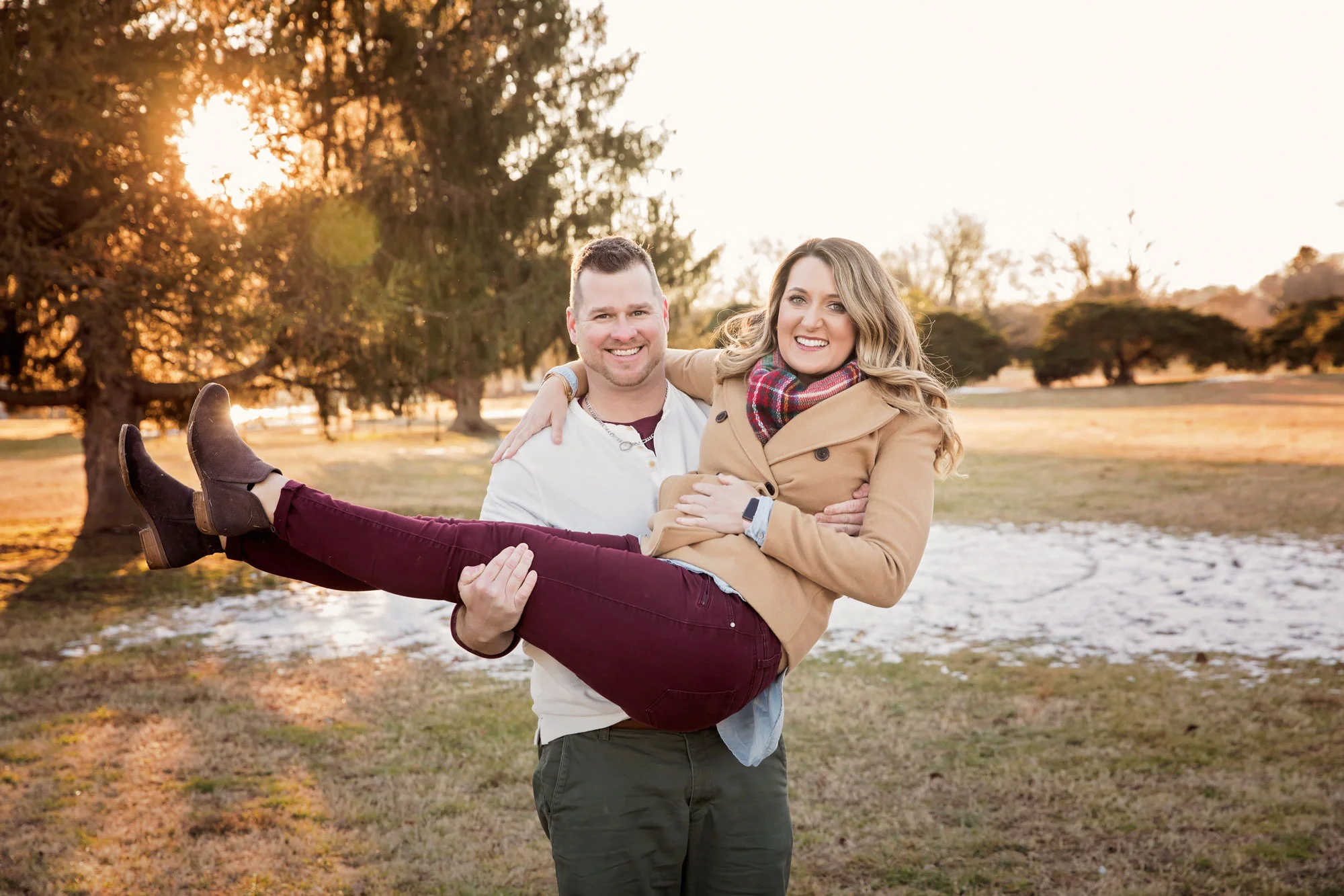 gatlinburg-photographer-couple-picture-goldren-hour.jpg