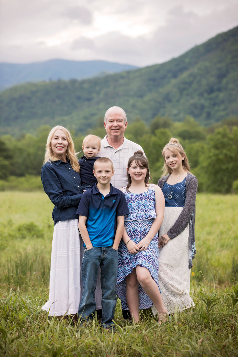 Gatlinburg-photographer-family-reunion-anniversary-photos.jpg