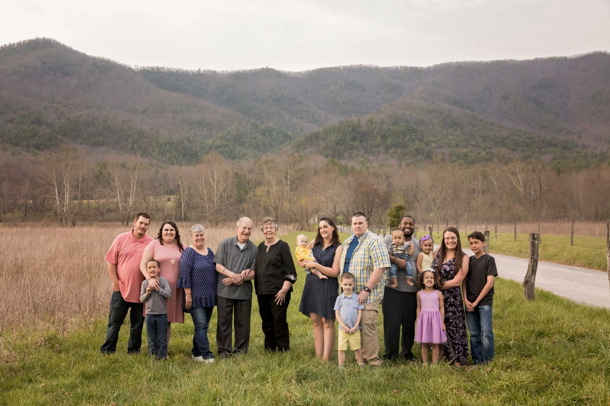 Extended-family-gatlinburg-family-photographer.jpg