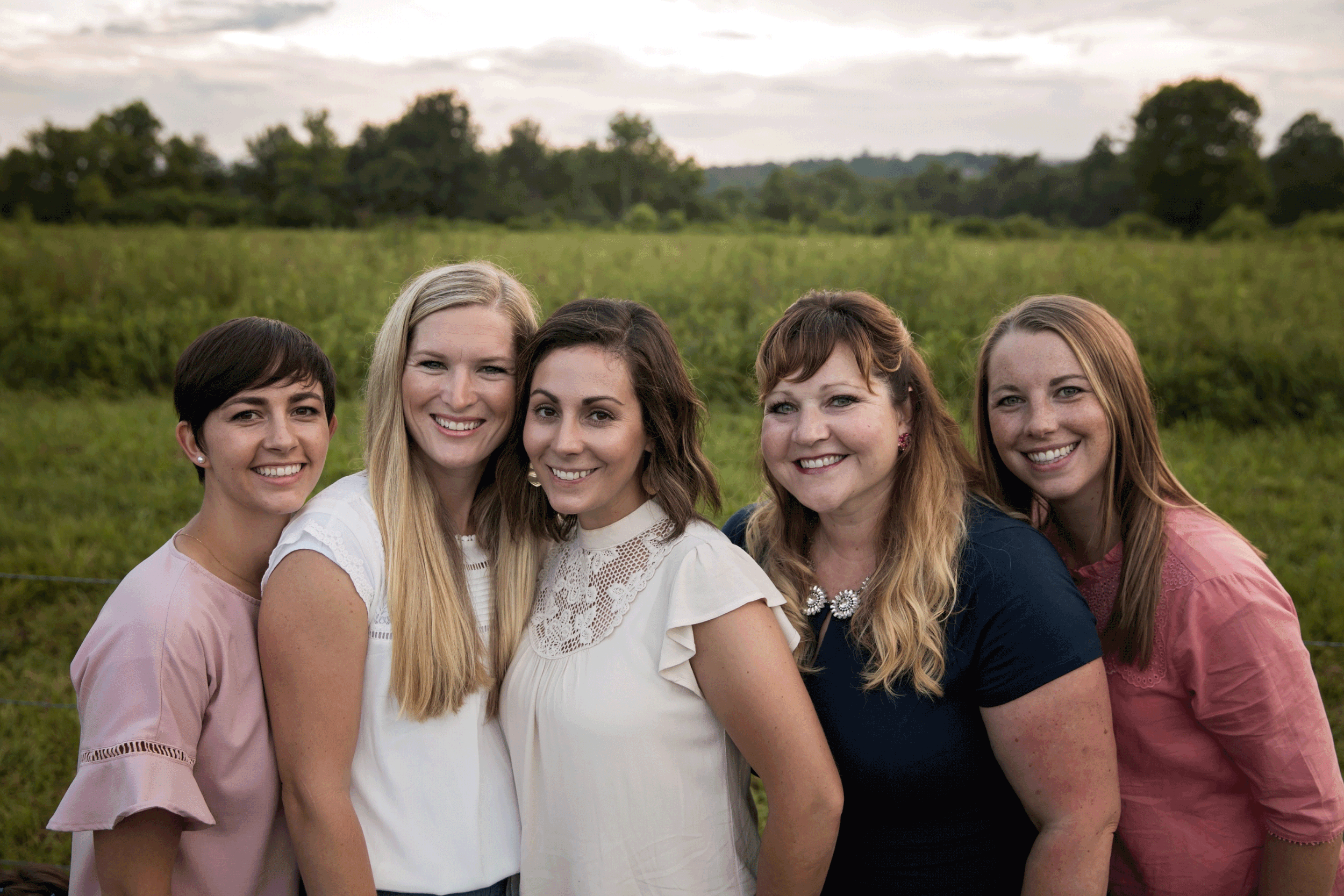 gatlinburg-tn-photographers-big-family-sister-in-laws.gif