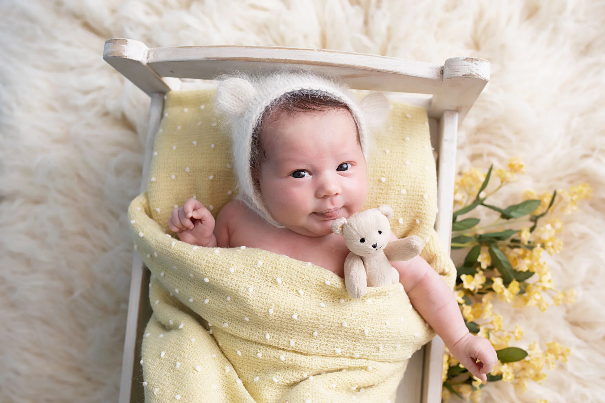 Knoxville-photographers-newborn-in-bed-prop.jpg