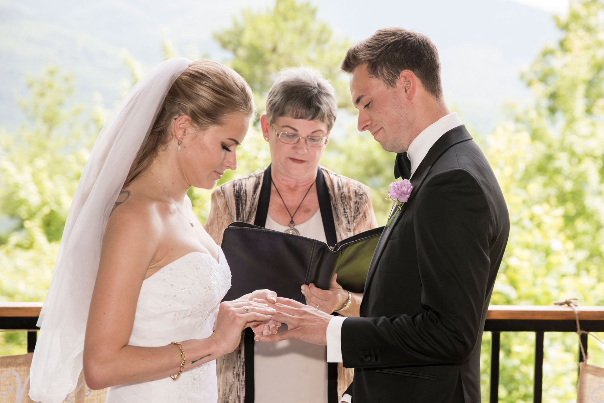 gatlinburg-cabin-wedding-ceremony.jpg