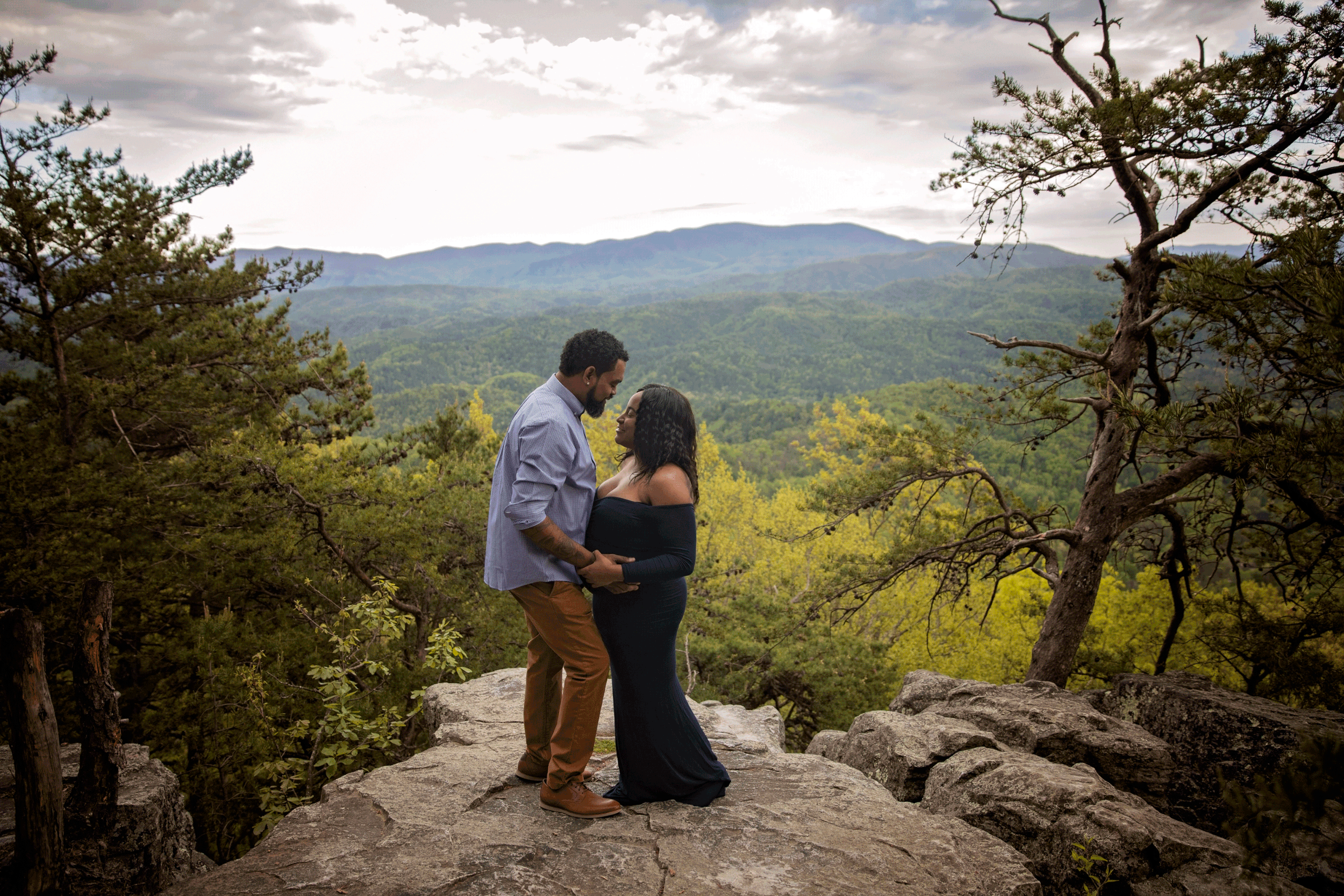 gatlinburg-maternity-photographer.gif