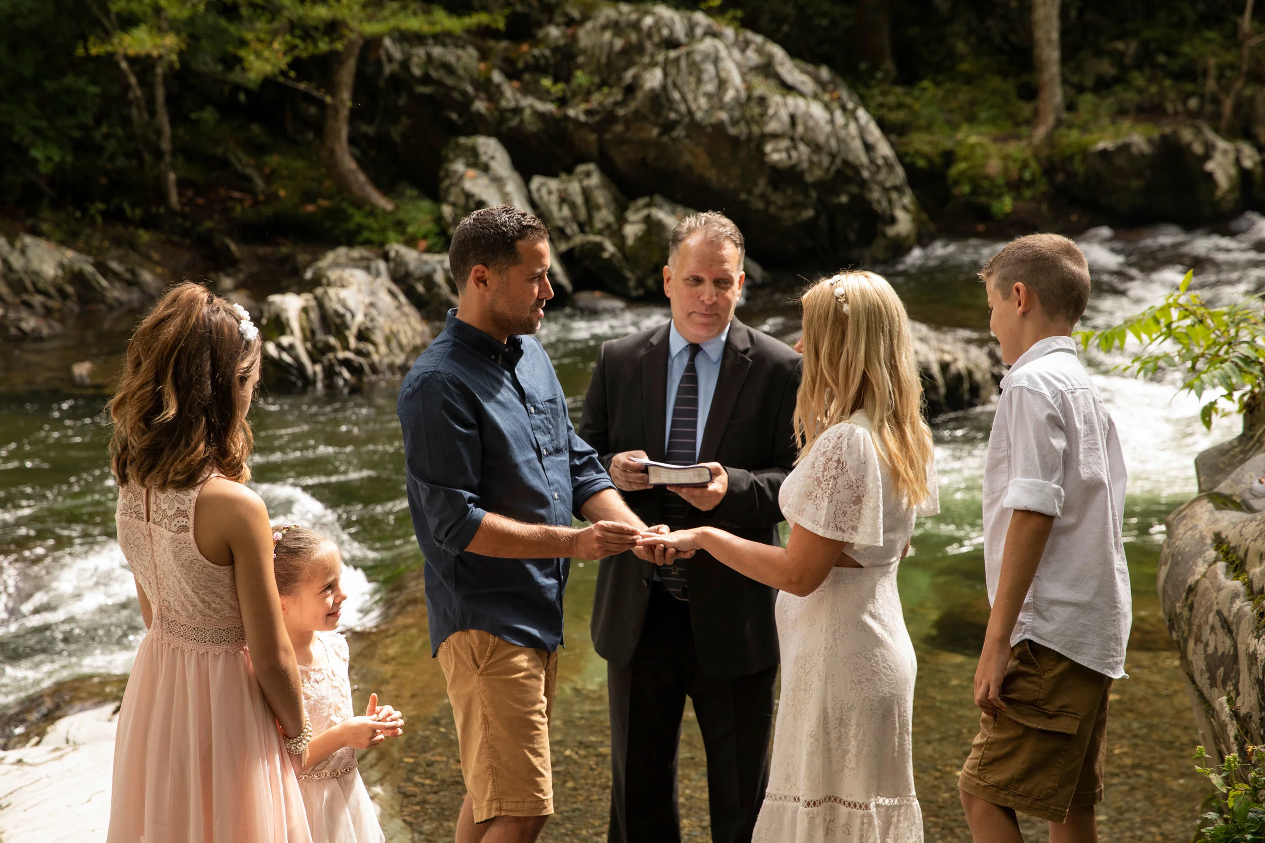 smoy-mountain-riverside-elopement-micro-wedding.jpg