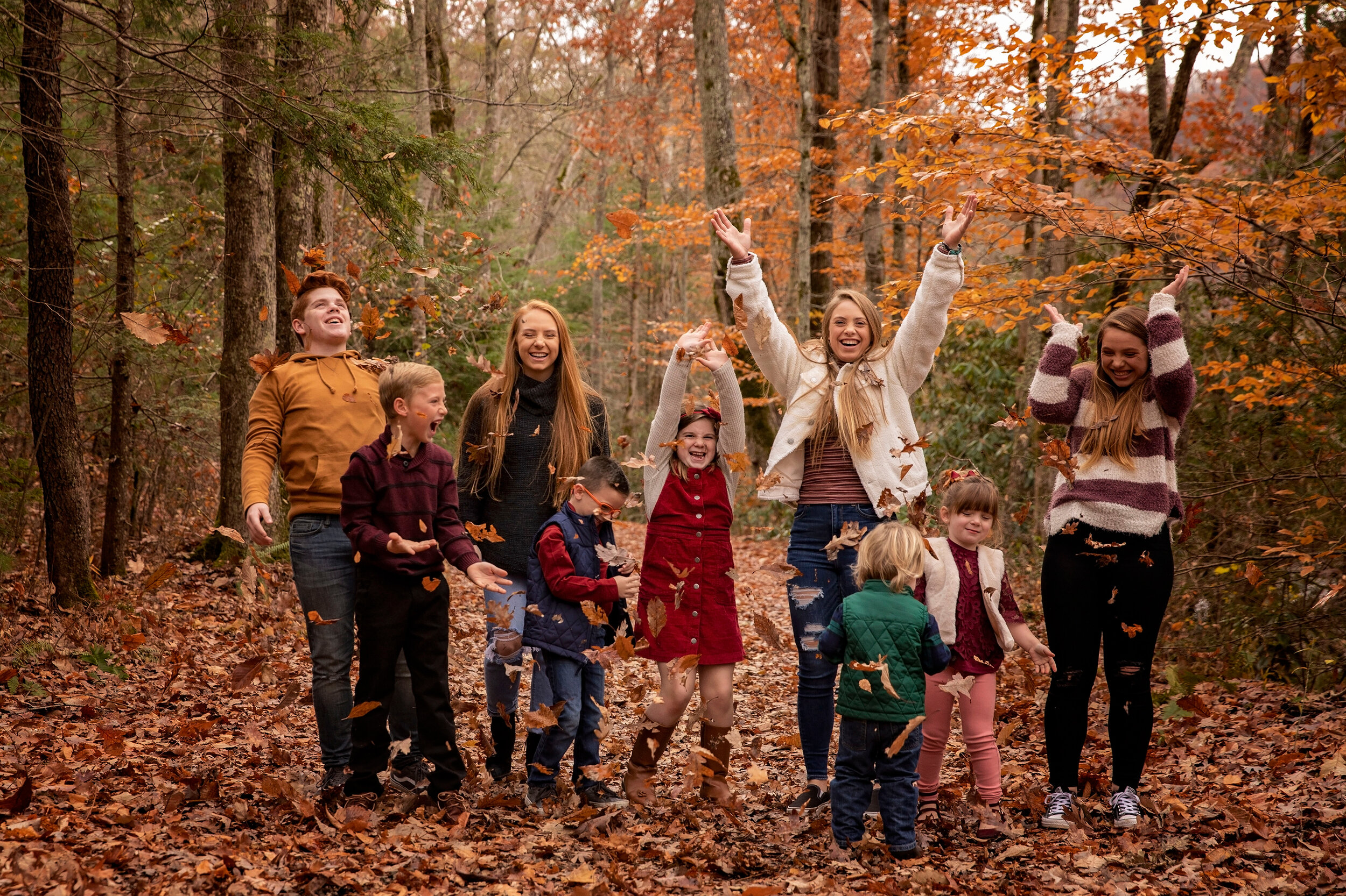 fall-family-photo-smoky-mountain-leaves.jpg