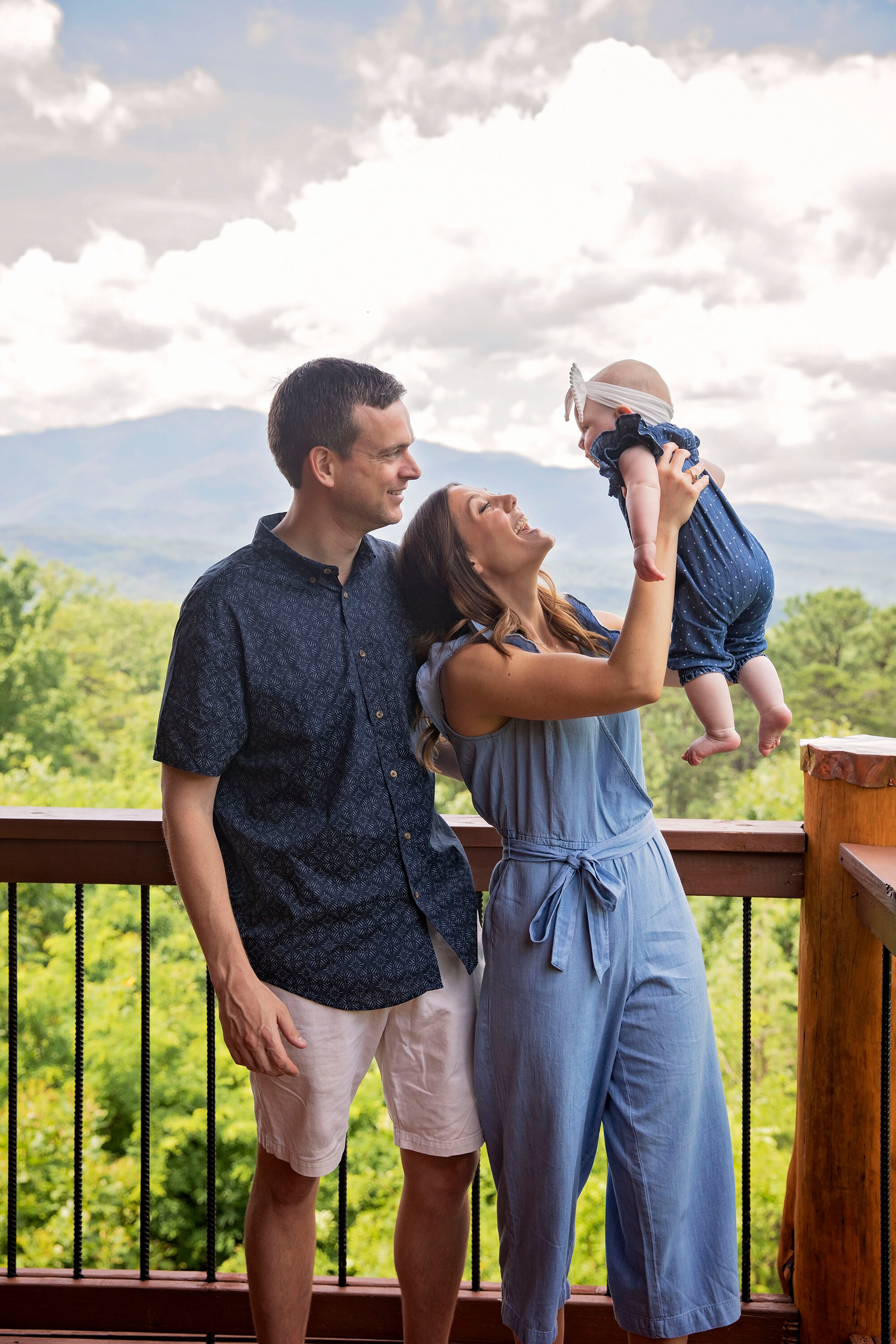 pigeon-forge-photographer-cabin-picture-family.jpg