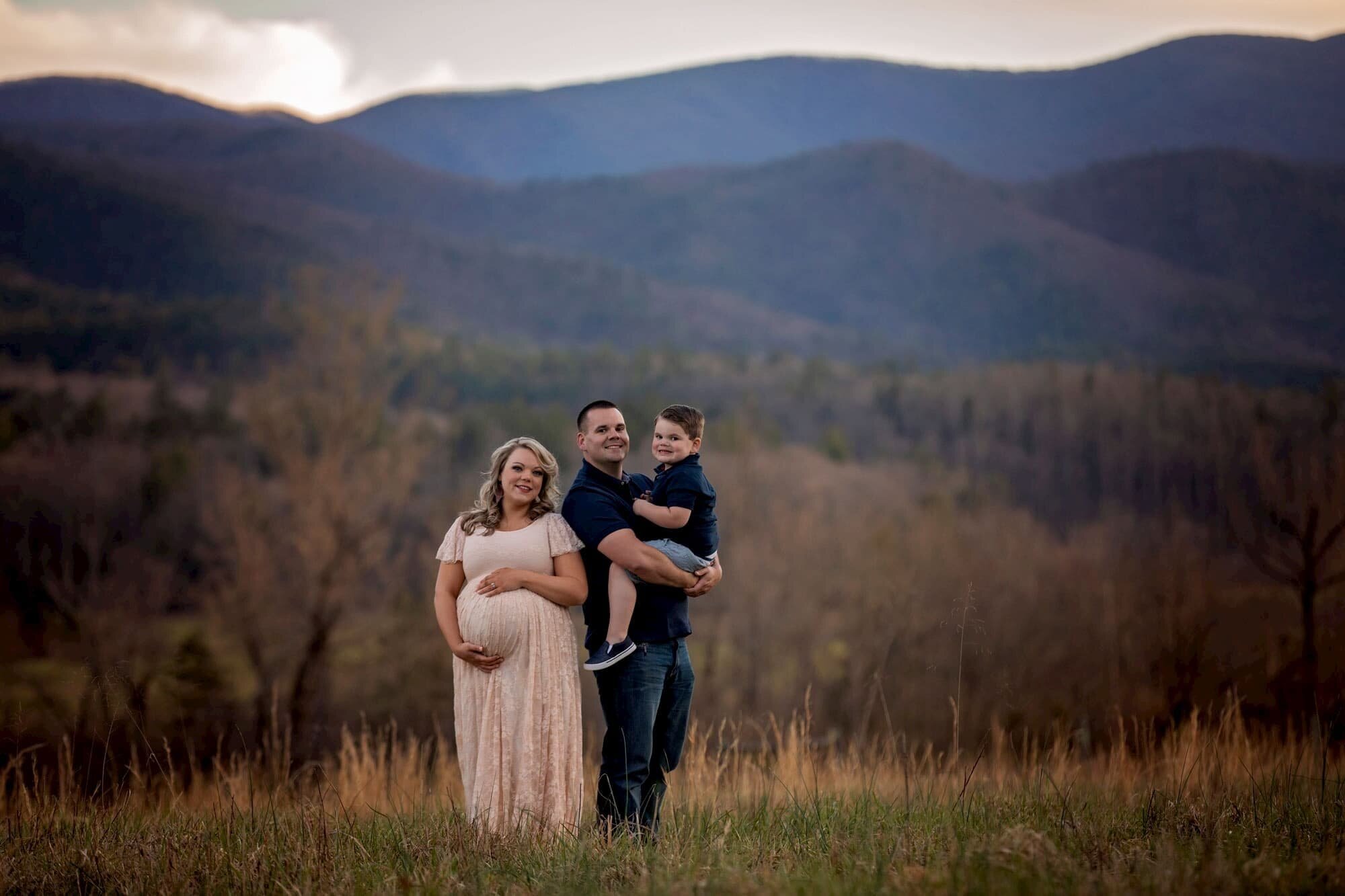 cades-cove-photographer-smoky-mountain-family-portrait (1).jpg