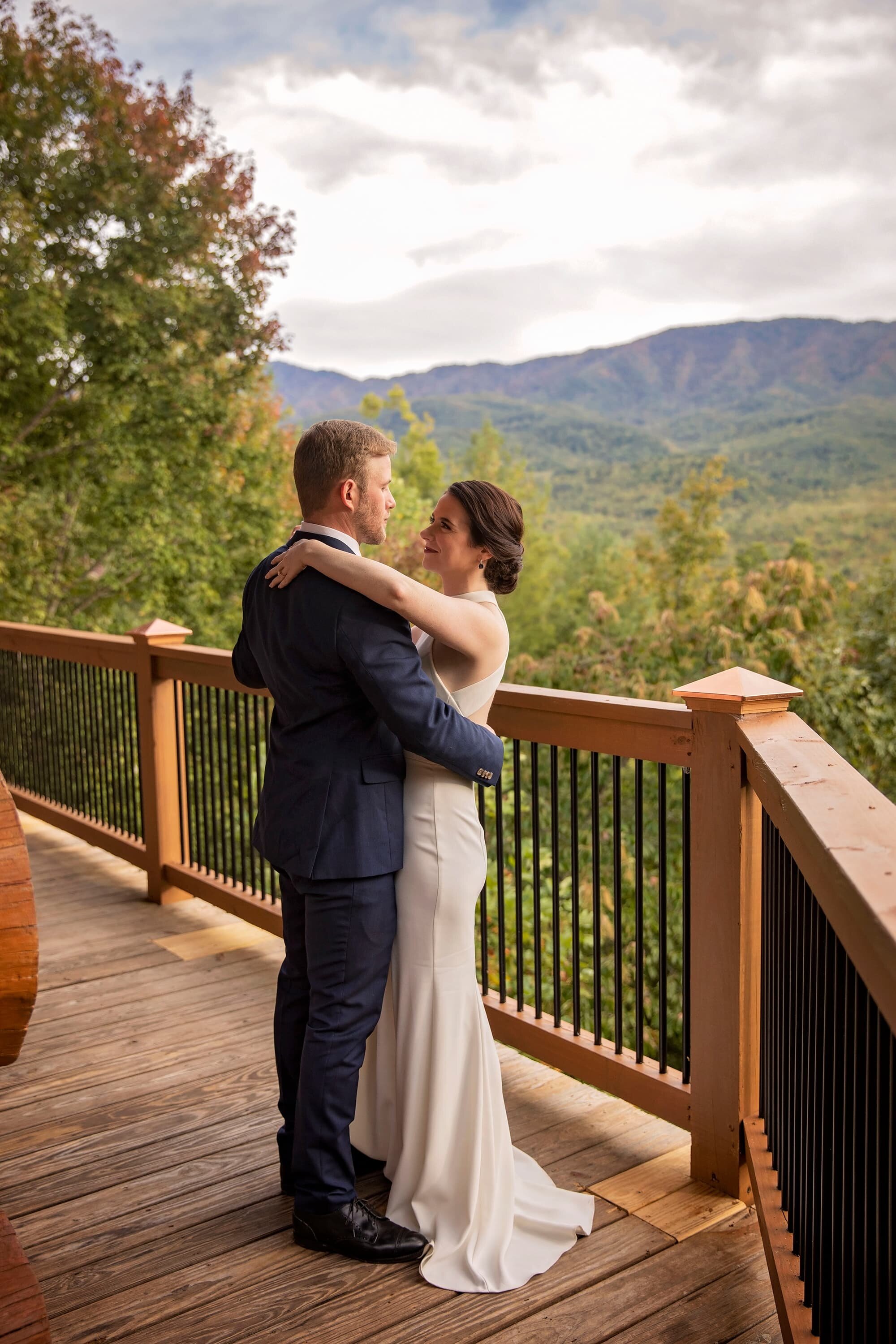 gatlinburg-tn-cabin-wedding-photographer-elopement-planner.jpg
