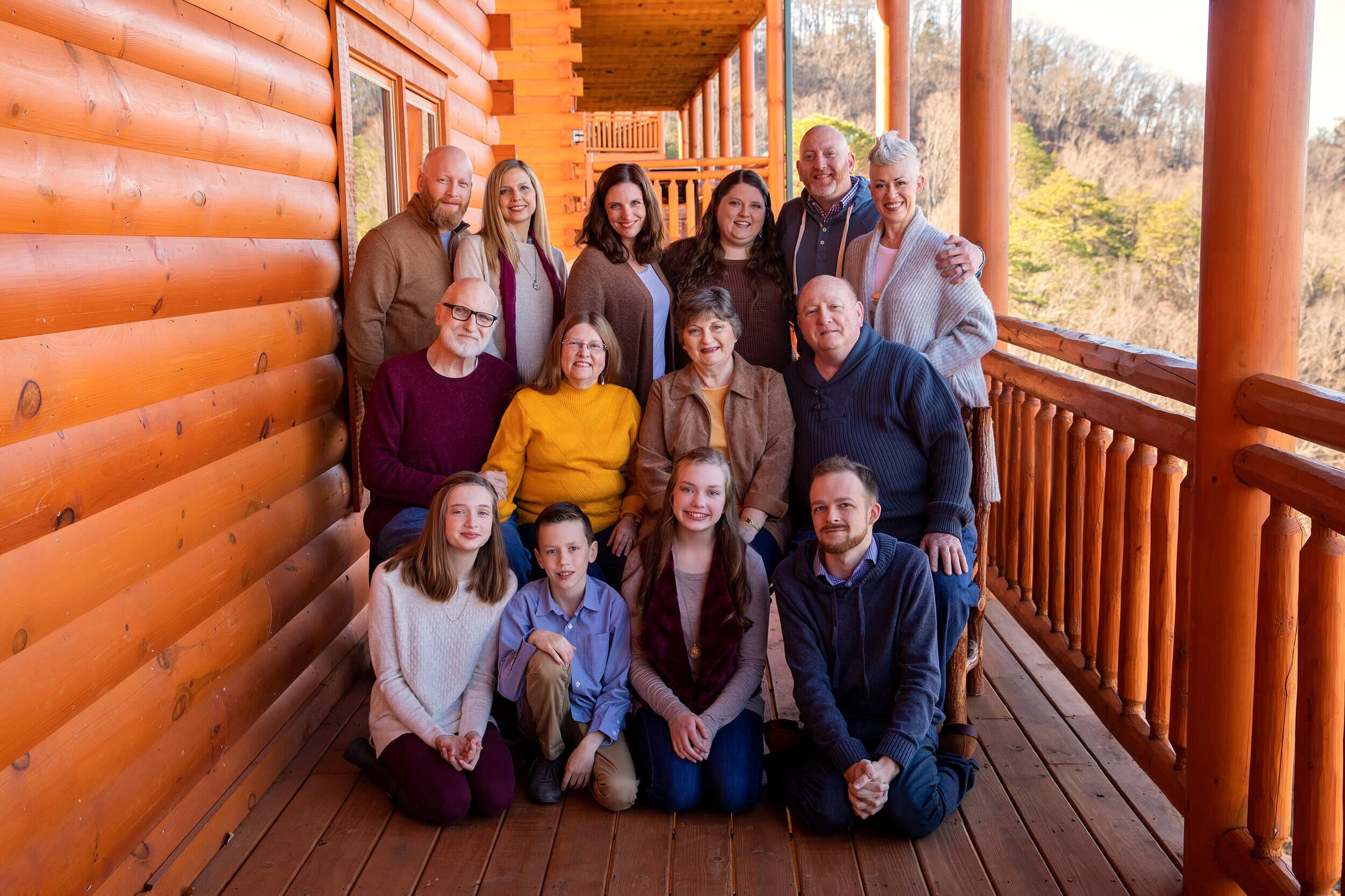 gatlinburg-cabin-extended-family-portrait.jpg