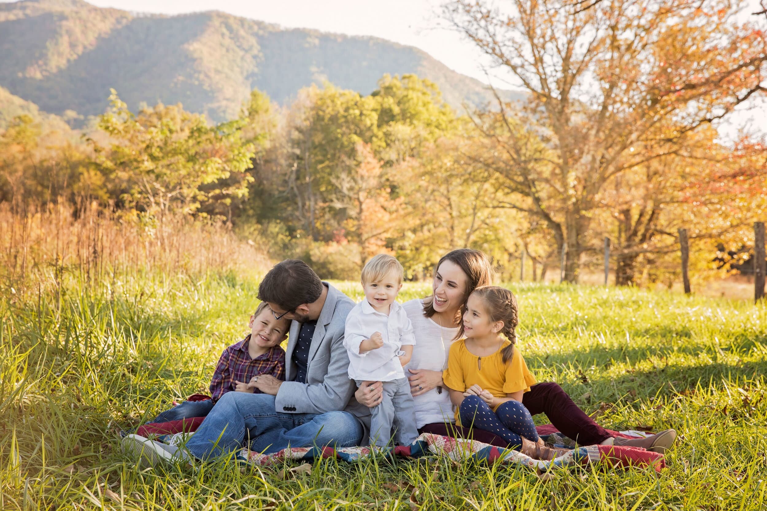 gatlinburg-photographers-family-picture-on-vacation.jpg