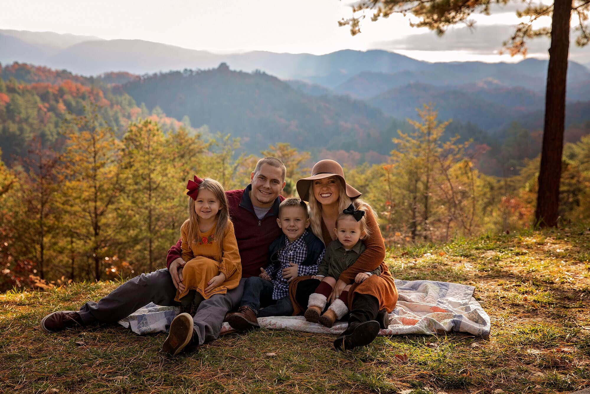 gatlinburg-tn-photographer-smoky-mountain-family-portrait.jpg