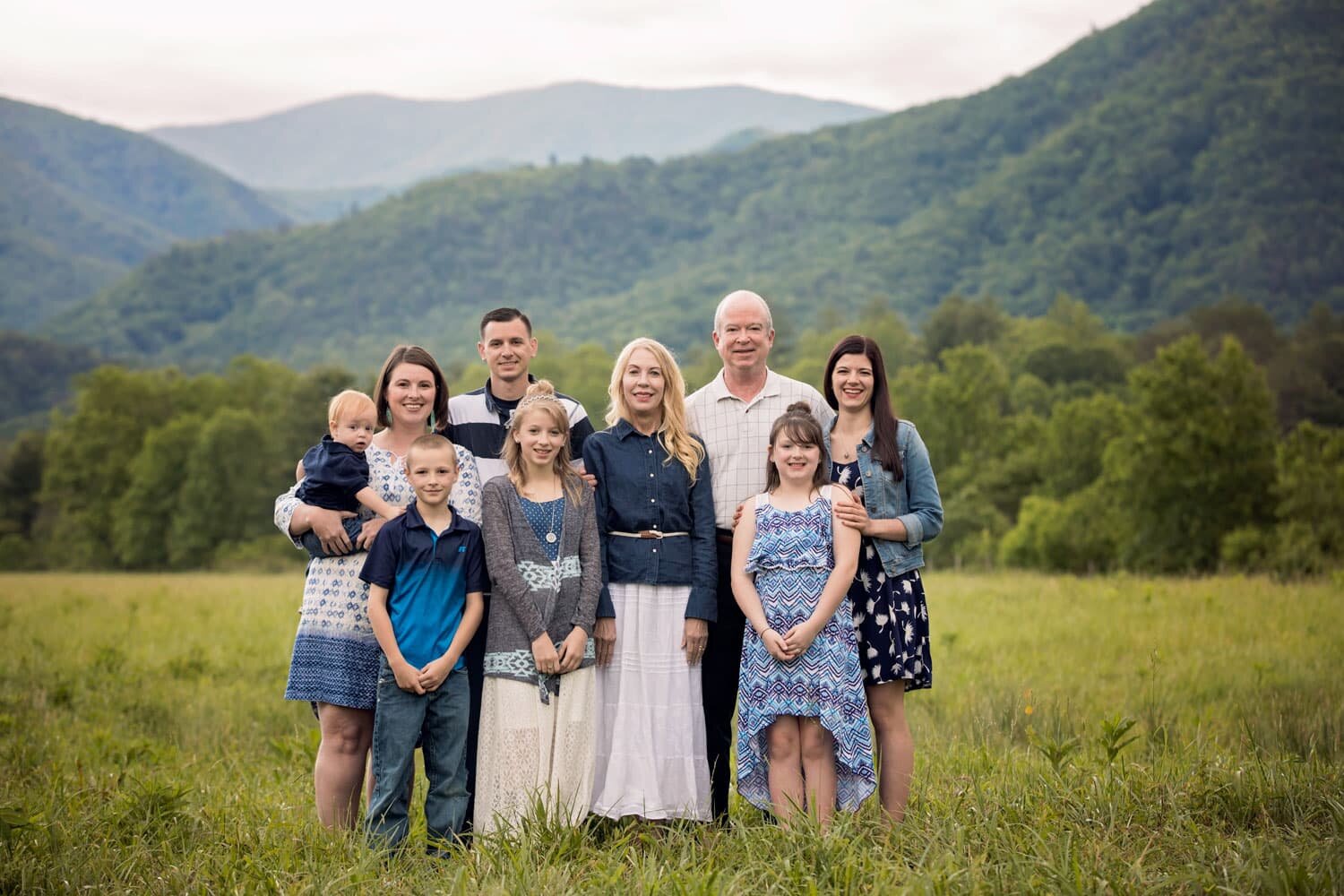 Pigeon-Forge-and-Gatlinburg-Photographer-Family-Reunion-portrait.jpg